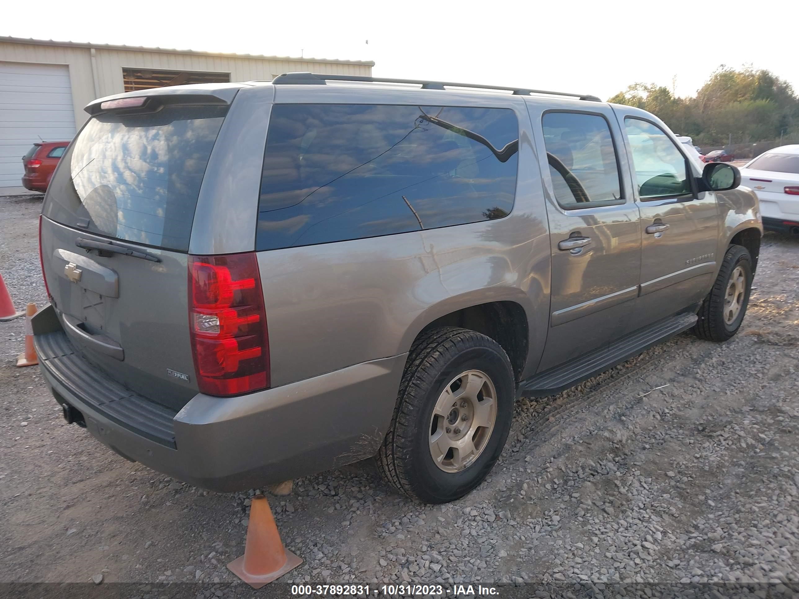 Photo 3 VIN: 3GNFC16008G289071 - CHEVROLET SUBURBAN 