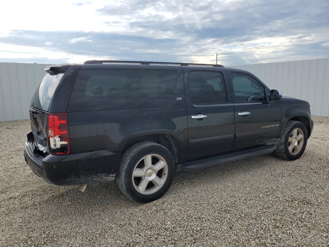 Photo 2 VIN: 3GNFC16078G197486 - CHEVROLET SUBURBAN 