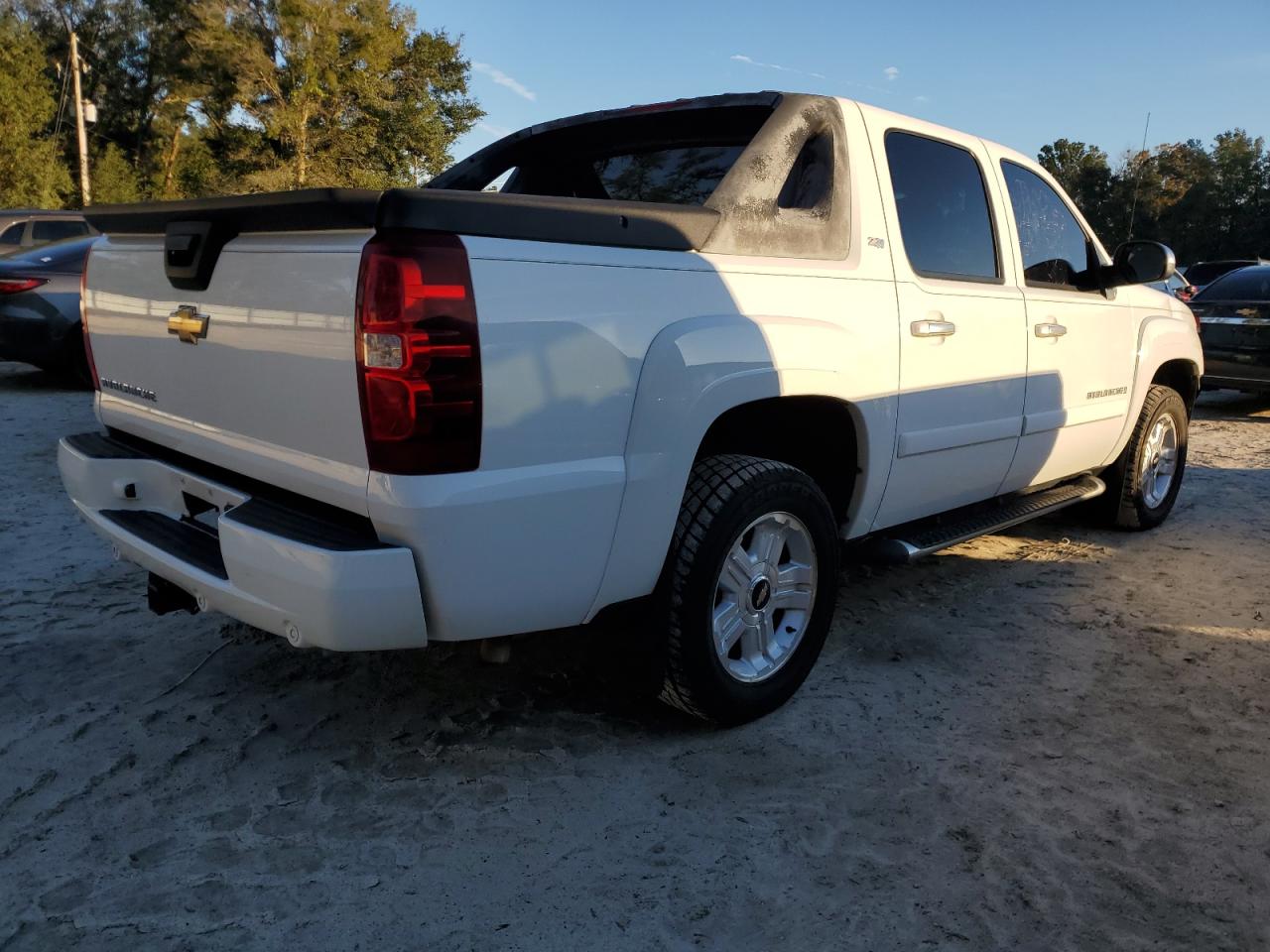 Photo 2 VIN: 3GNFK12307G315105 - CHEVROLET AVALANCHE 