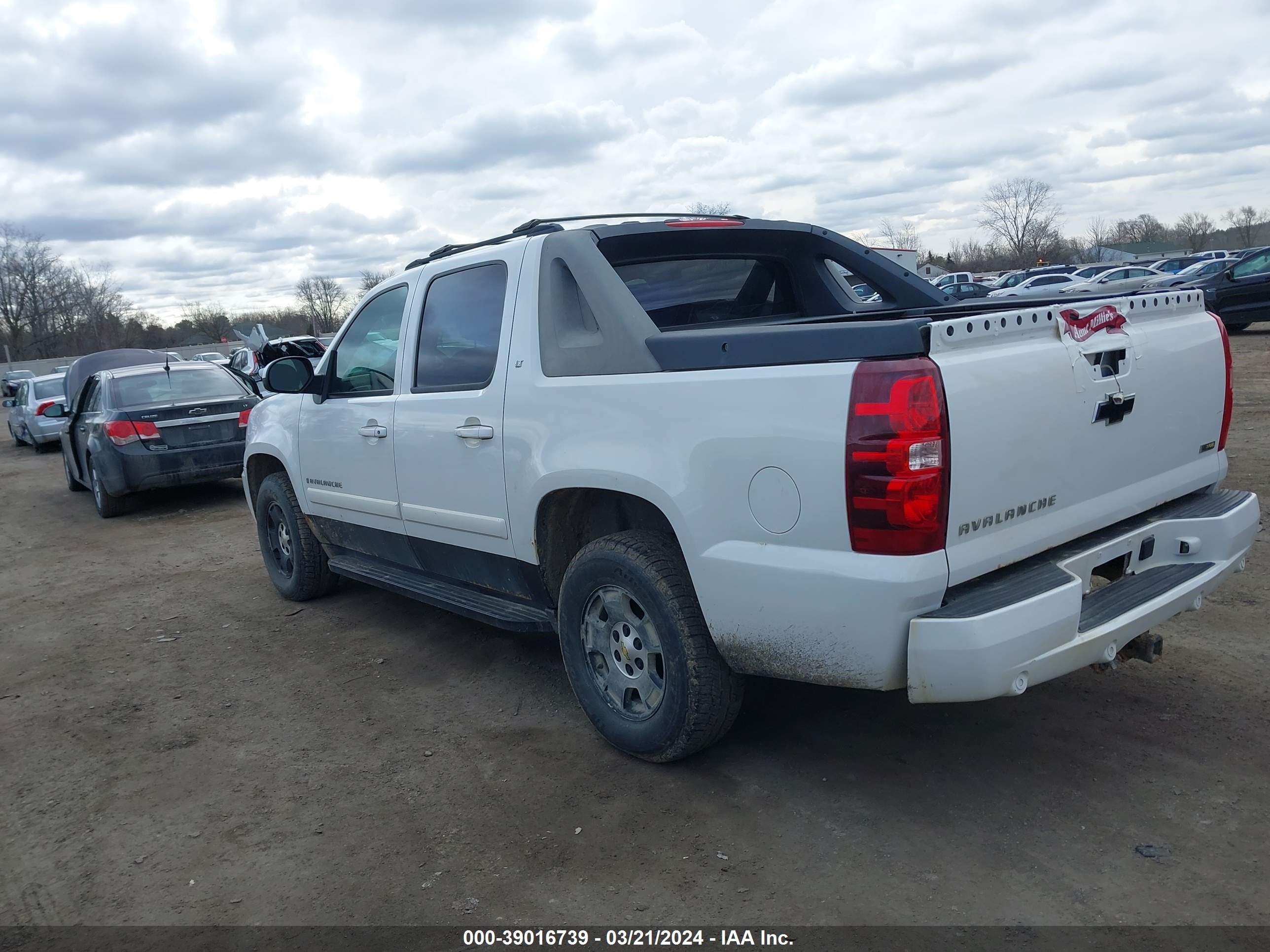 Photo 2 VIN: 3GNFK12308G143563 - CHEVROLET AVALANCHE 