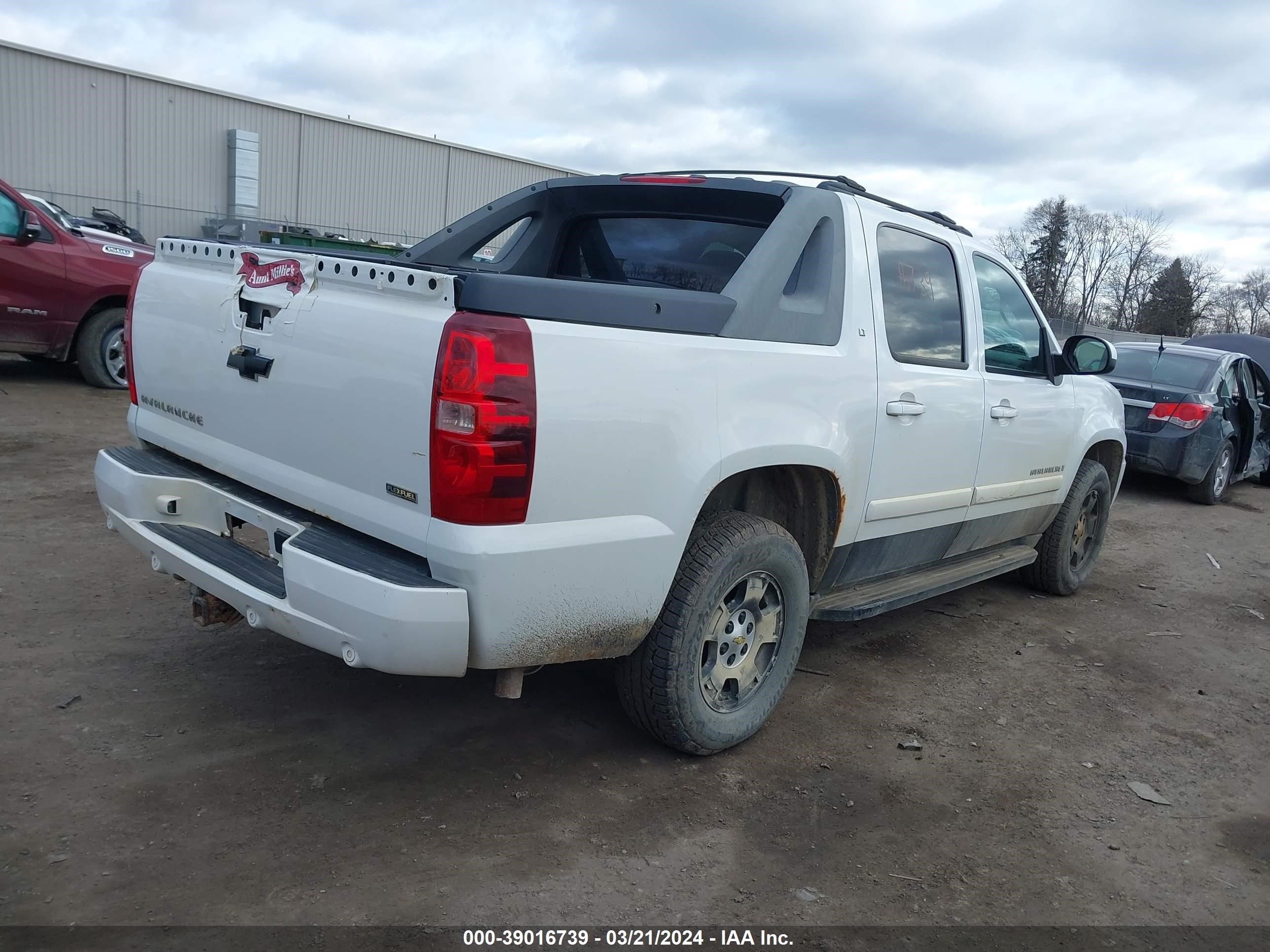 Photo 3 VIN: 3GNFK12308G143563 - CHEVROLET AVALANCHE 