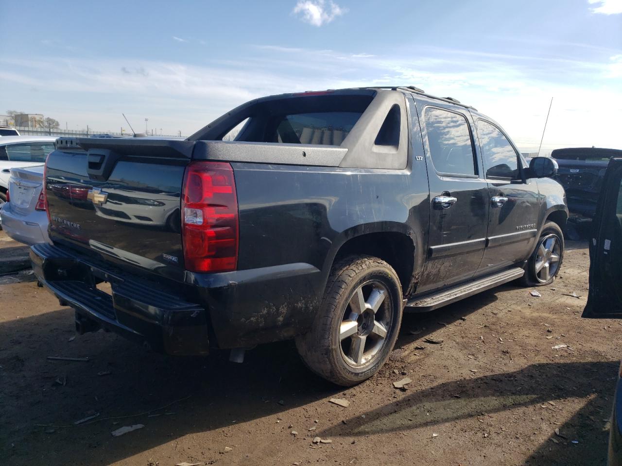 Photo 2 VIN: 3GNFK12318G280639 - CHEVROLET AVALANCHE 