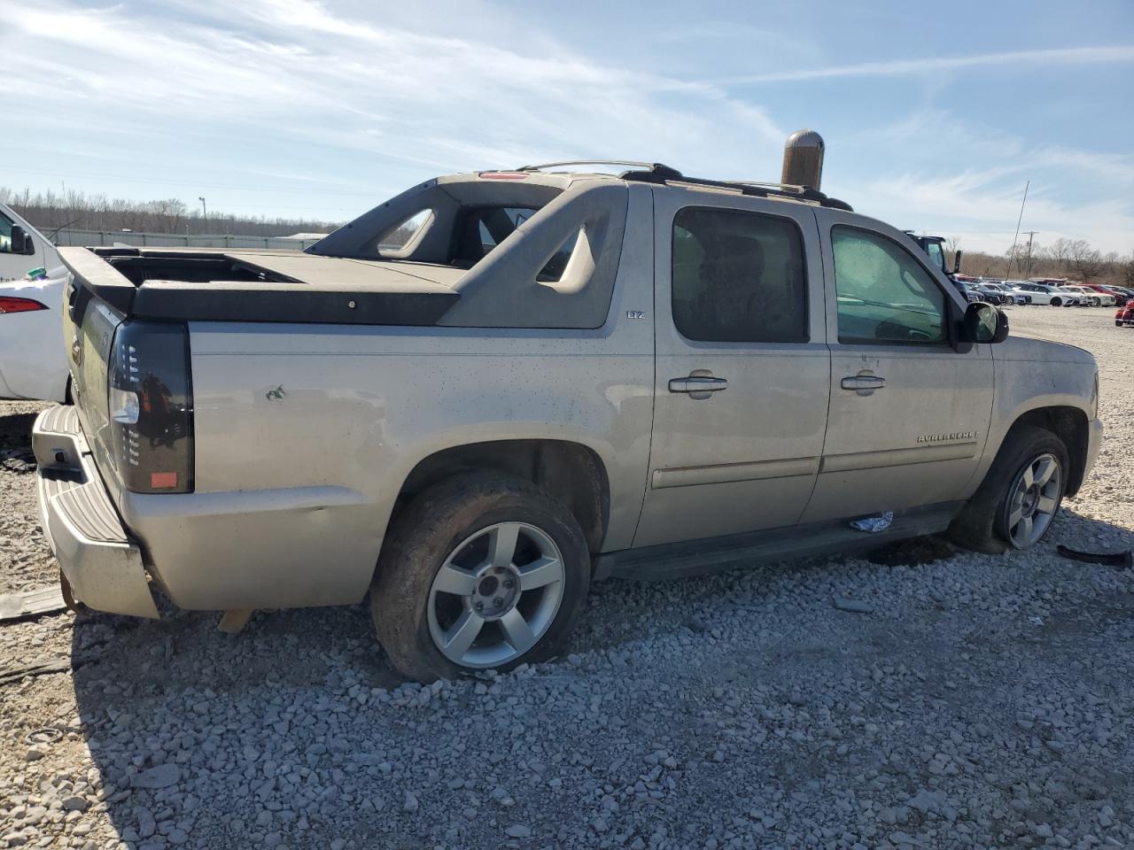 Photo 2 VIN: 3GNFK12327G184047 - CHEVROLET AVALANCHE 