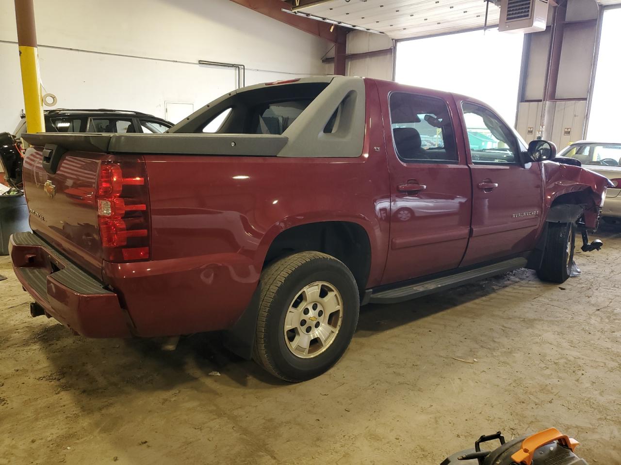 Photo 2 VIN: 3GNFK12357G116714 - CHEVROLET AVALANCHE 