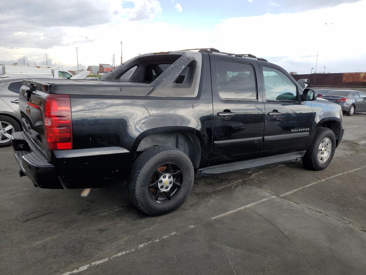 Photo 2 VIN: 3GNFK12357G129978 - CHEVROLET AVALANCHE 