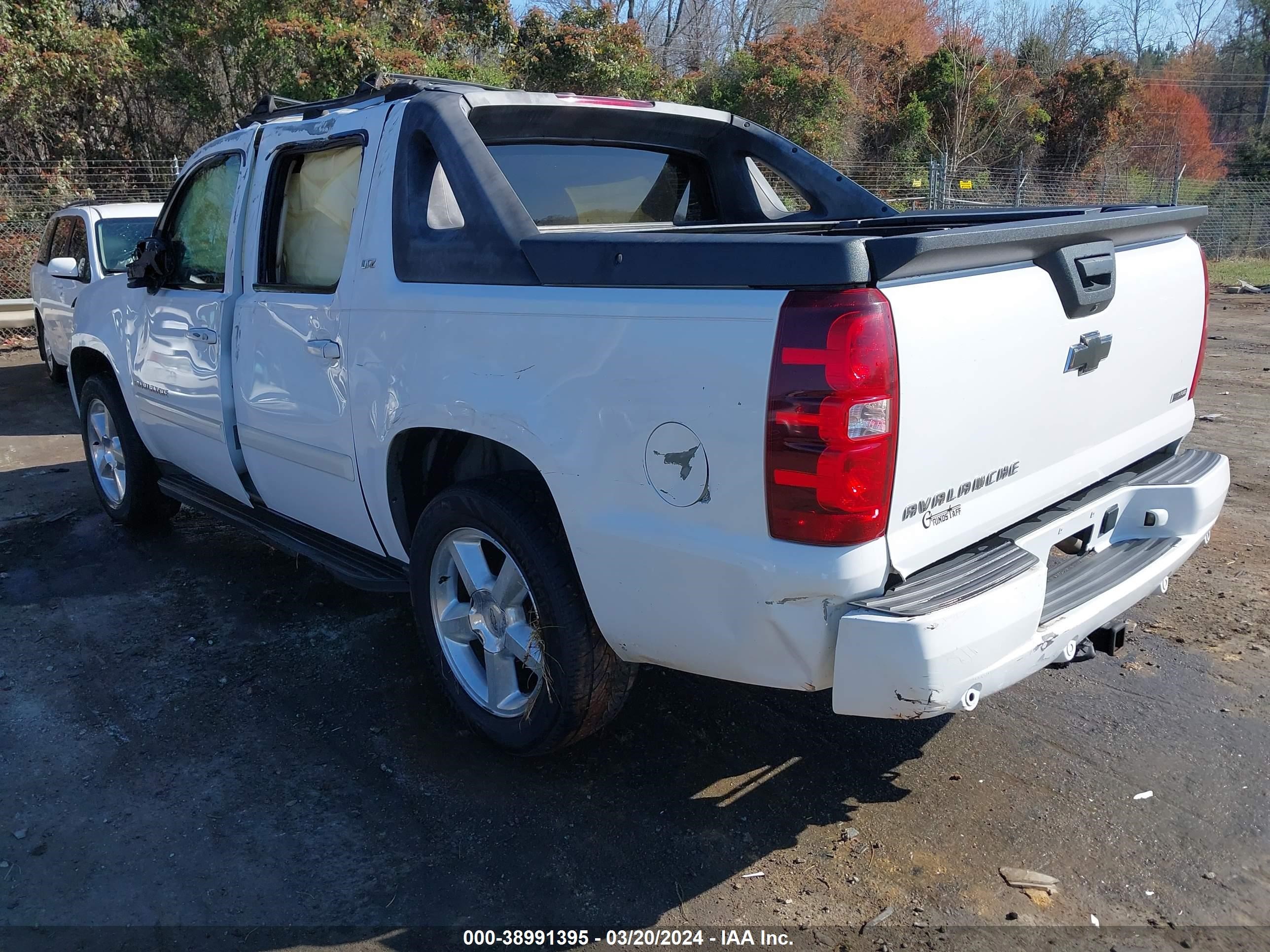 Photo 2 VIN: 3GNFK12357G188870 - CHEVROLET AVALANCHE 