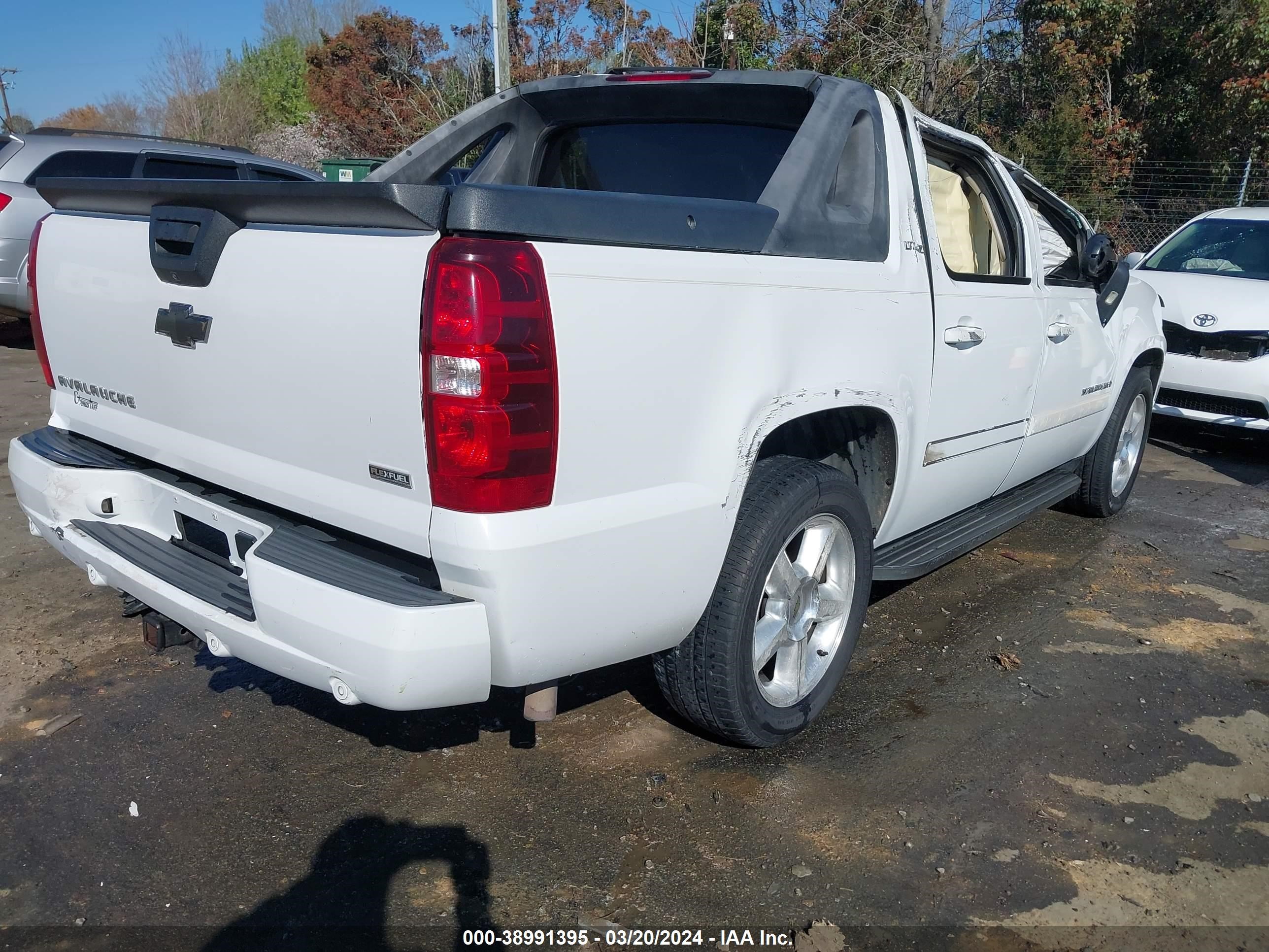 Photo 3 VIN: 3GNFK12357G188870 - CHEVROLET AVALANCHE 