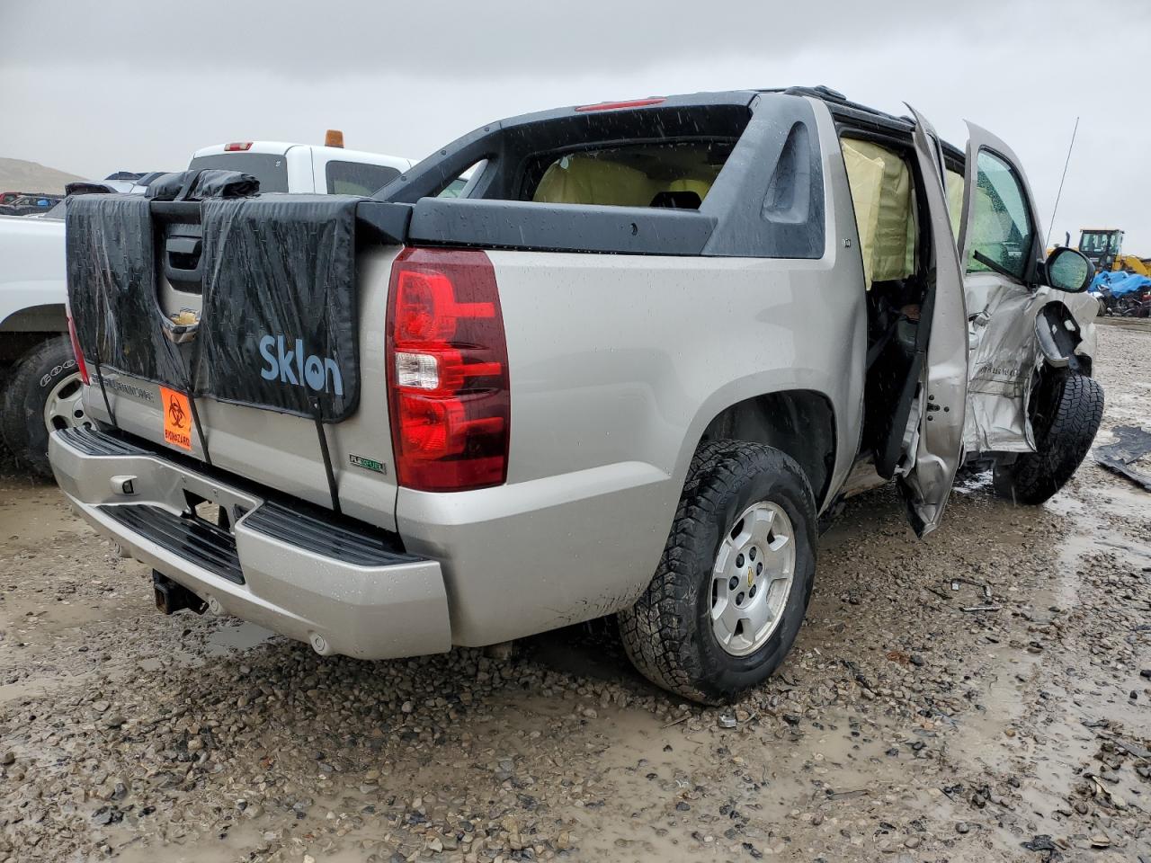 Photo 2 VIN: 3GNFK12357G196824 - CHEVROLET AVALANCHE 