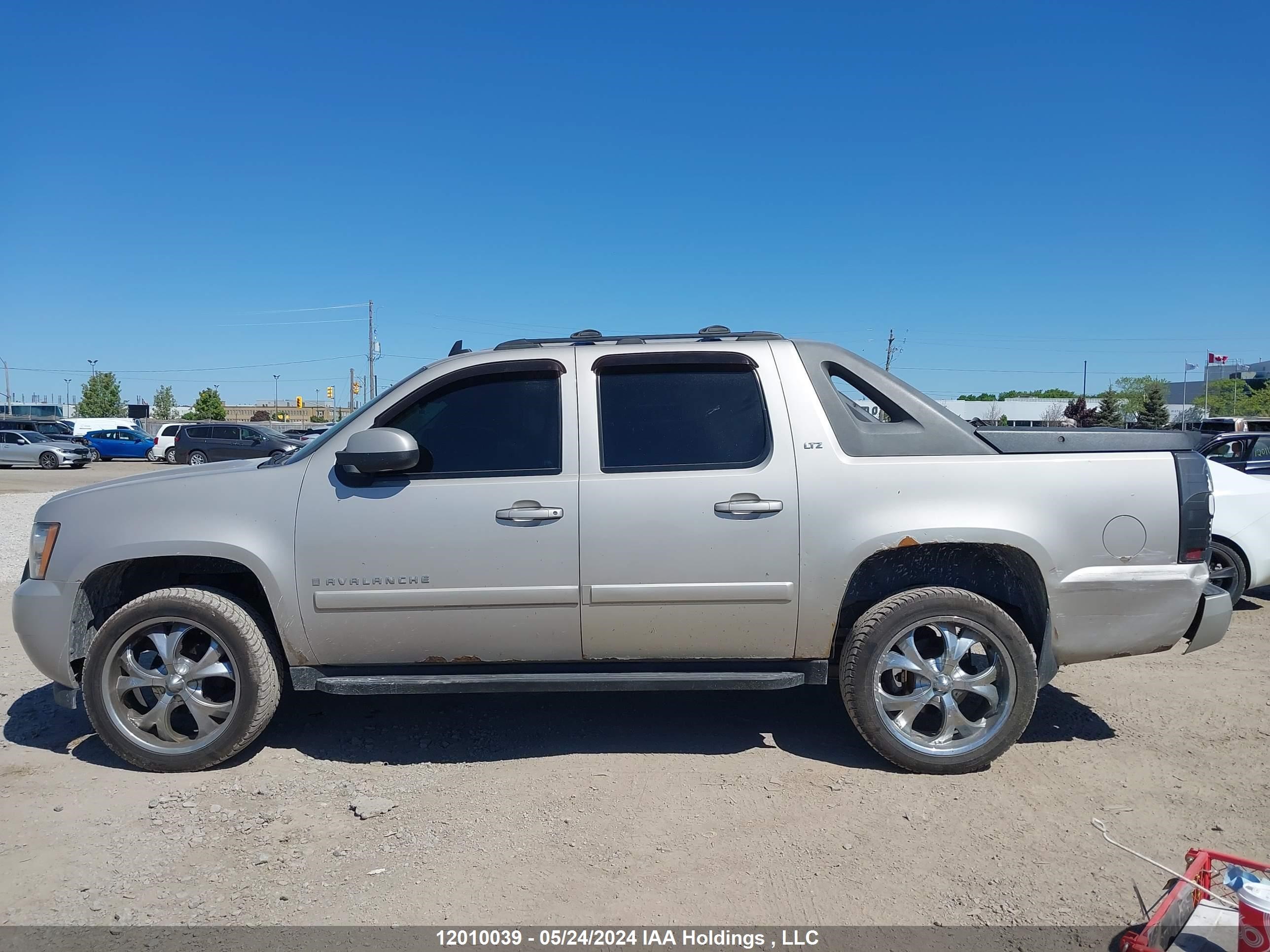 Photo 13 VIN: 3GNFK12367G191065 - CHEVROLET AVALANCHE 