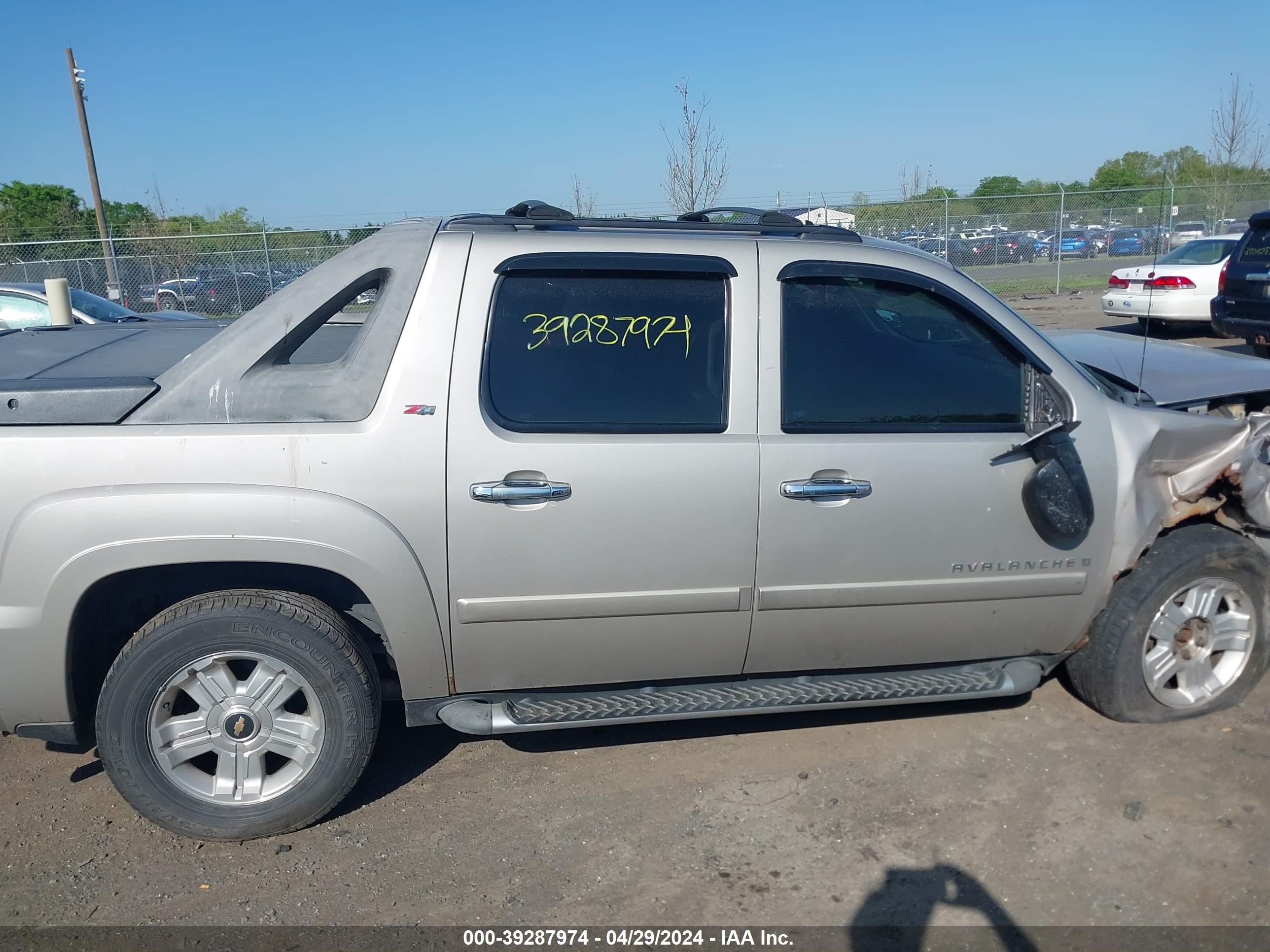 Photo 12 VIN: 3GNFK12368G302375 - CHEVROLET AVALANCHE 