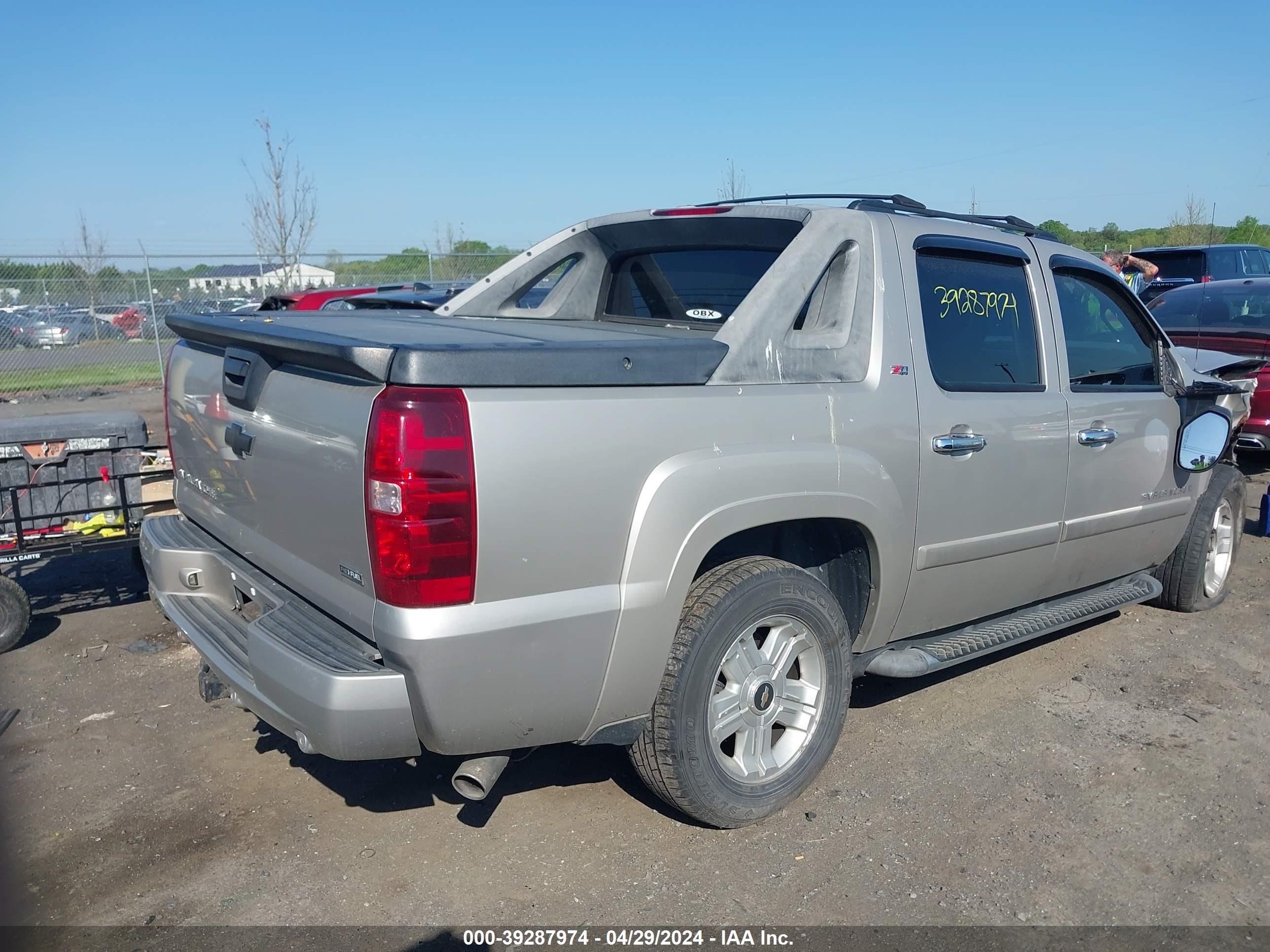 Photo 3 VIN: 3GNFK12368G302375 - CHEVROLET AVALANCHE 