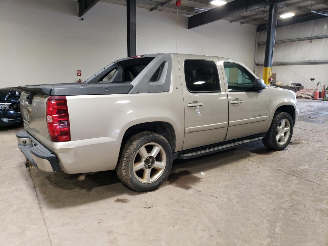 Photo 2 VIN: 3GNFK12388G292349 - CHEVROLET AVALANCHE 