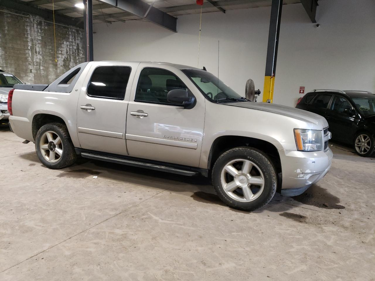 Photo 3 VIN: 3GNFK12388G292349 - CHEVROLET AVALANCHE 