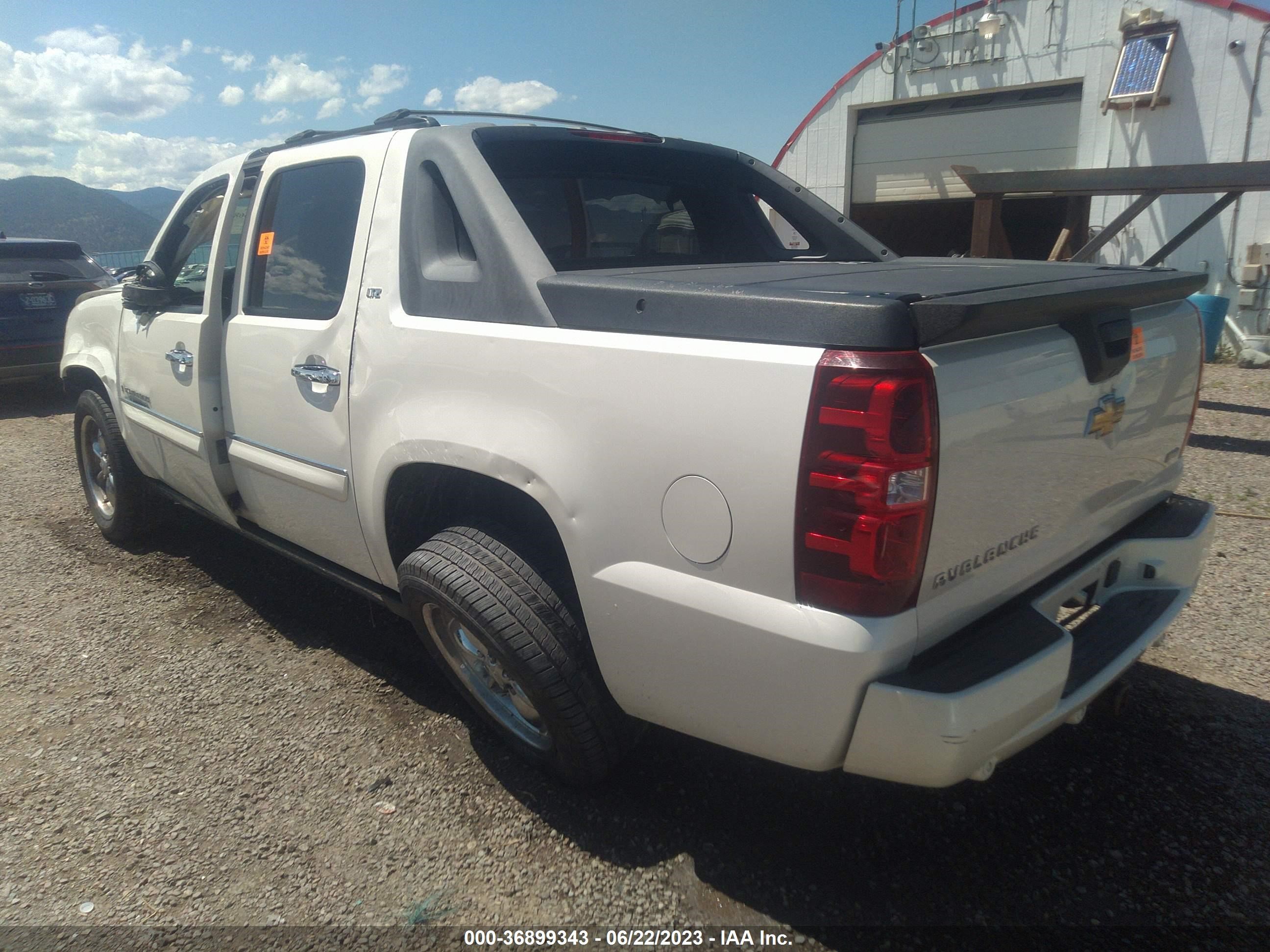 Photo 2 VIN: 3GNFK12388G305939 - CHEVROLET AVALANCHE 