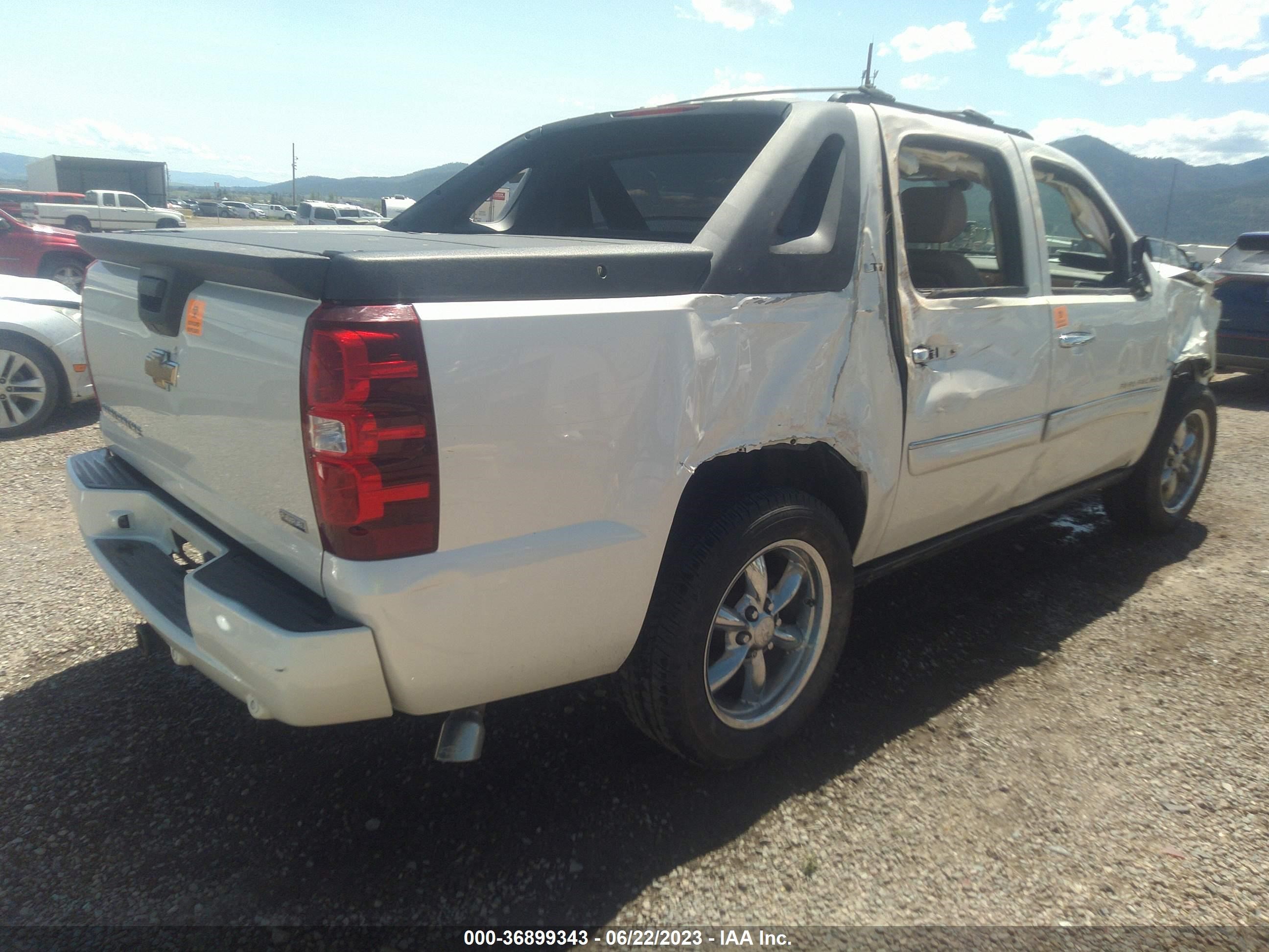 Photo 3 VIN: 3GNFK12388G305939 - CHEVROLET AVALANCHE 