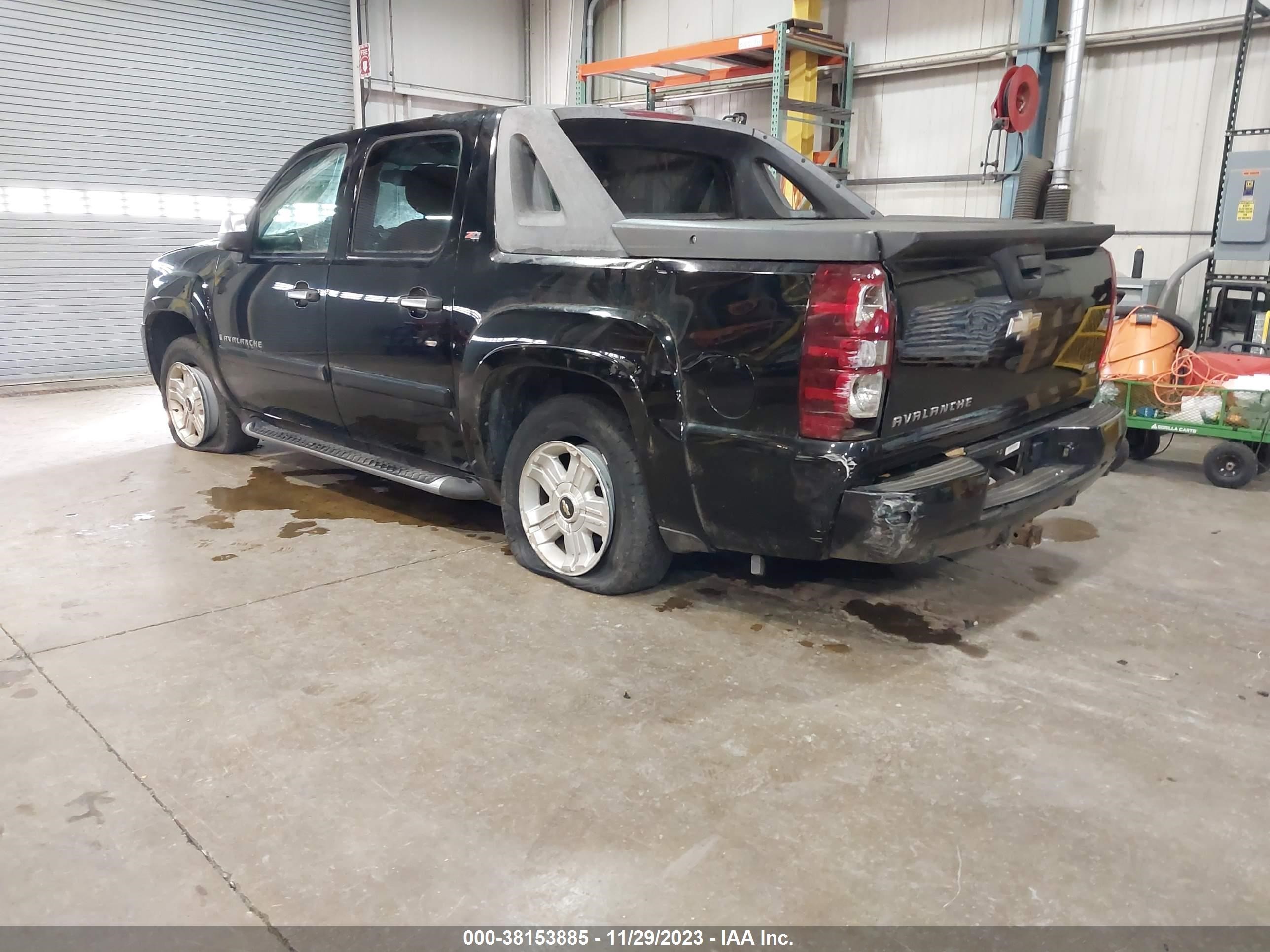 Photo 2 VIN: 3GNFK123X8G286116 - CHEVROLET AVALANCHE 