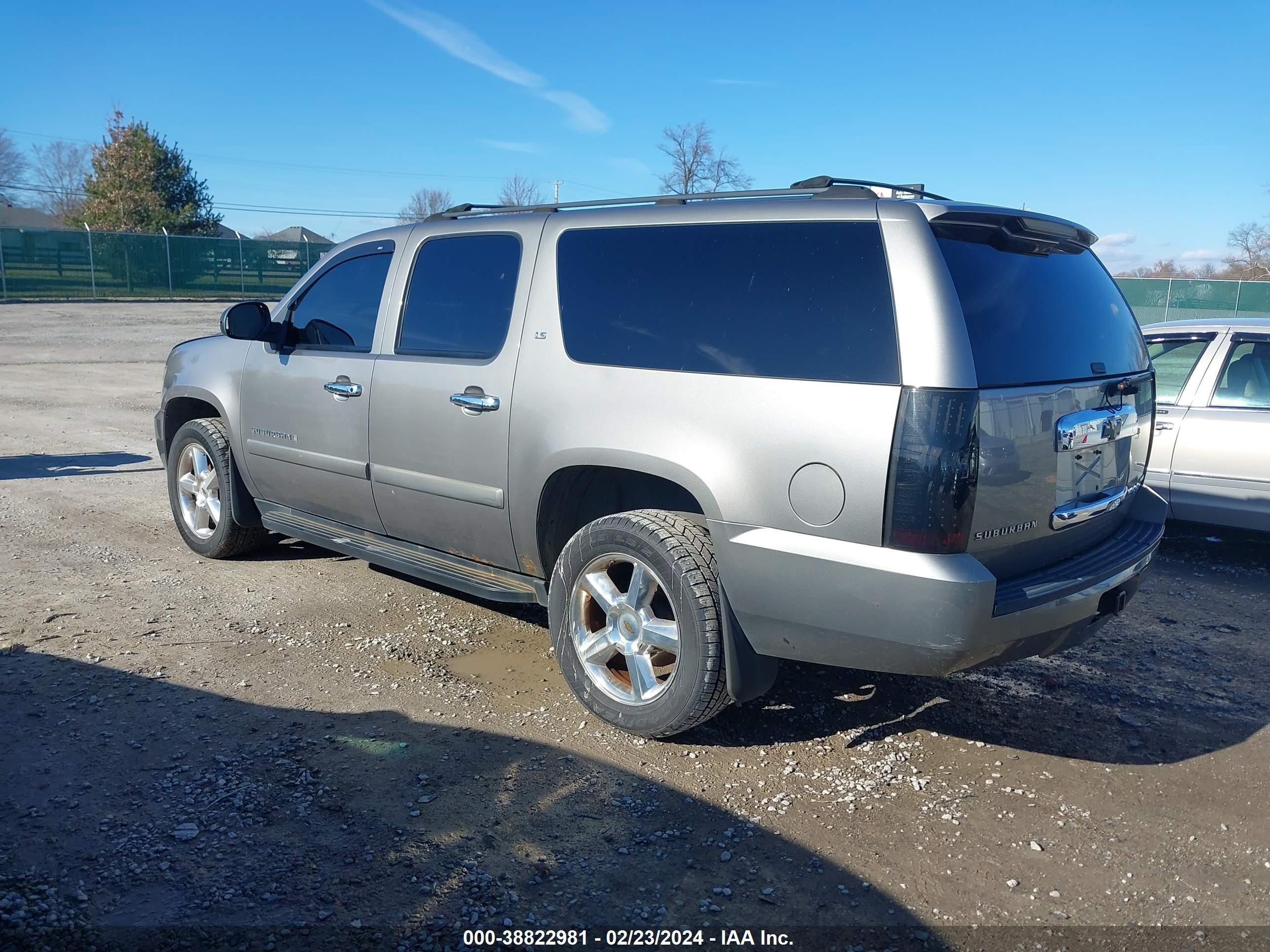 Photo 2 VIN: 3GNFK163X7G234638 - CHEVROLET SUBURBAN 