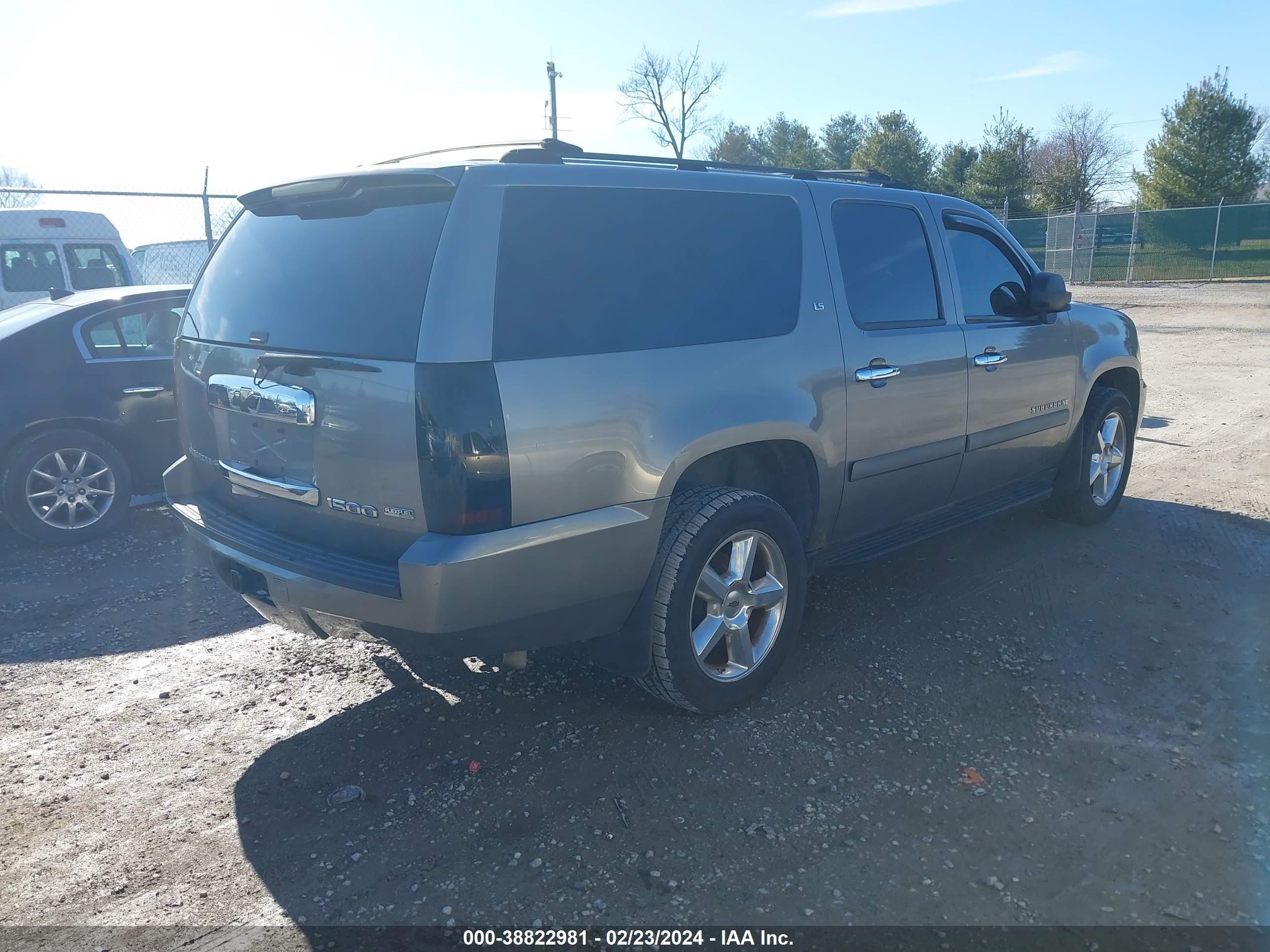 Photo 3 VIN: 3GNFK163X7G234638 - CHEVROLET SUBURBAN 