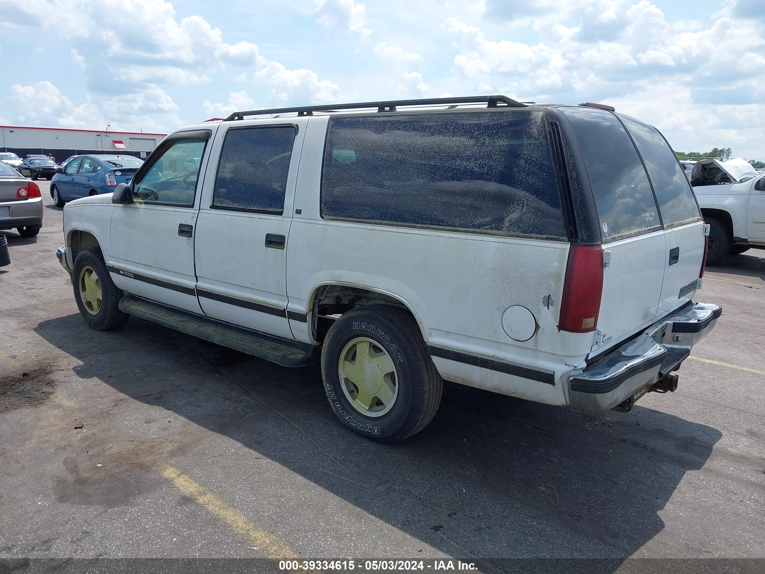 Photo 2 VIN: 3GNFK16R0TG165439 - CHEVROLET SUBURBAN 