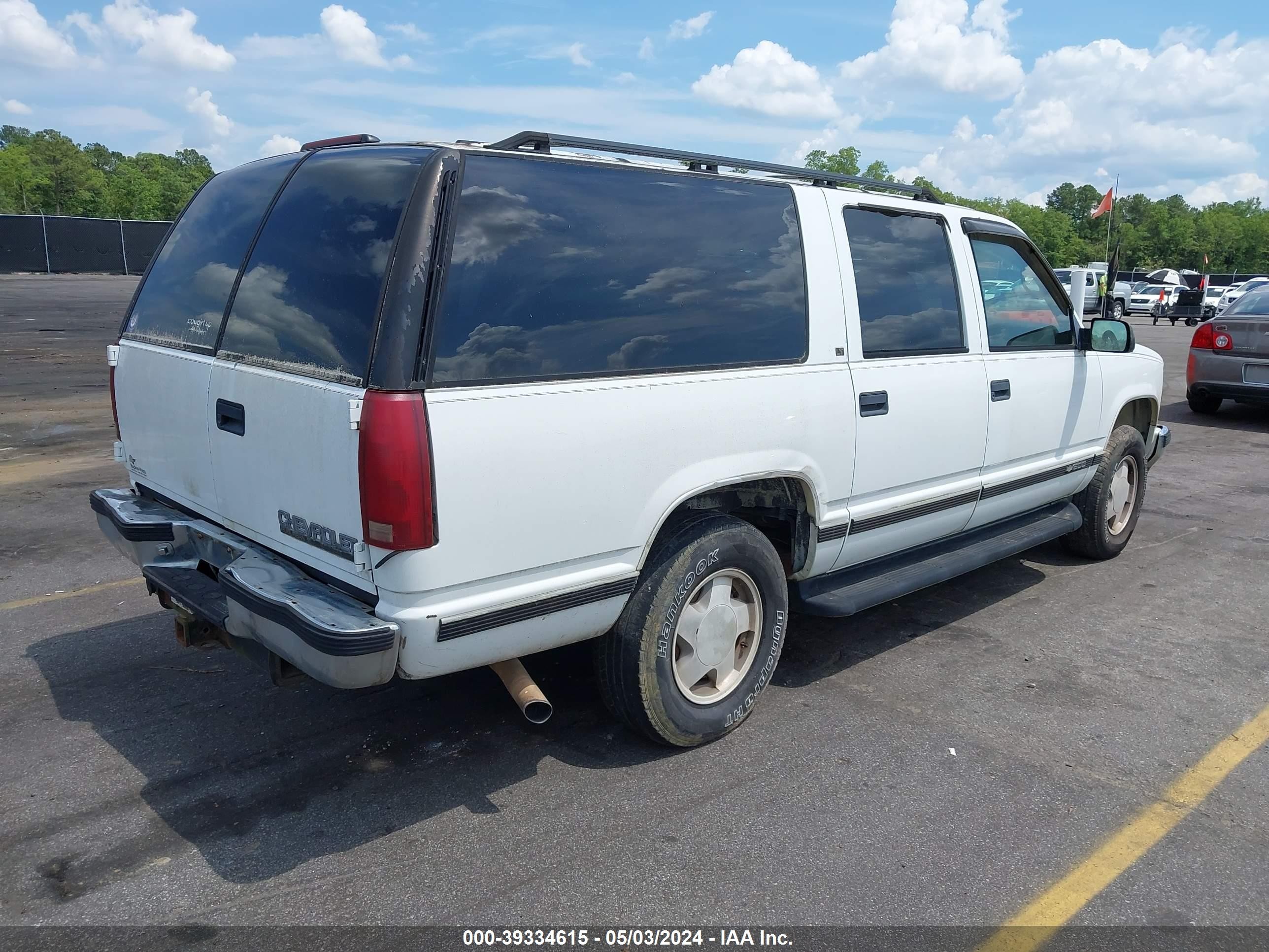 Photo 3 VIN: 3GNFK16R0TG165439 - CHEVROLET SUBURBAN 