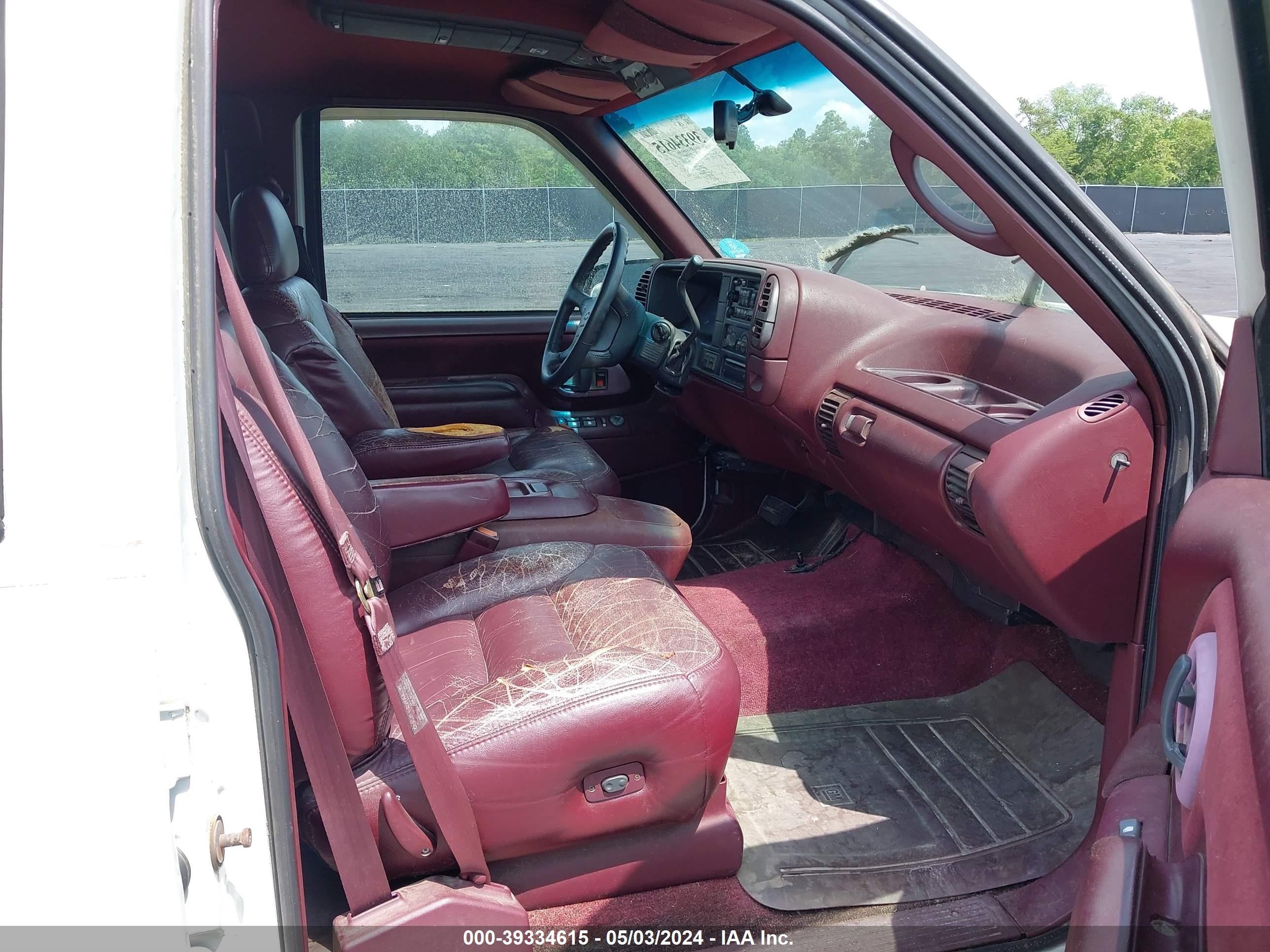 Photo 4 VIN: 3GNFK16R0TG165439 - CHEVROLET SUBURBAN 