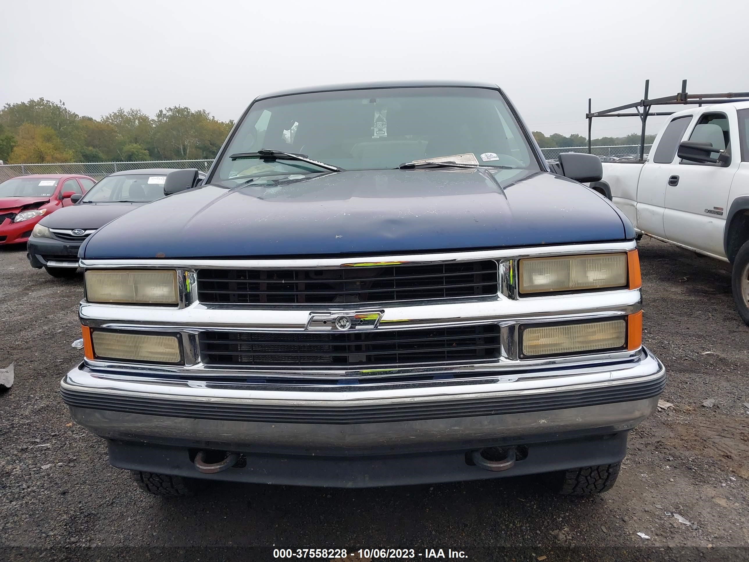 Photo 11 VIN: 3GNFK16R0VG141032 - CHEVROLET SUBURBAN 