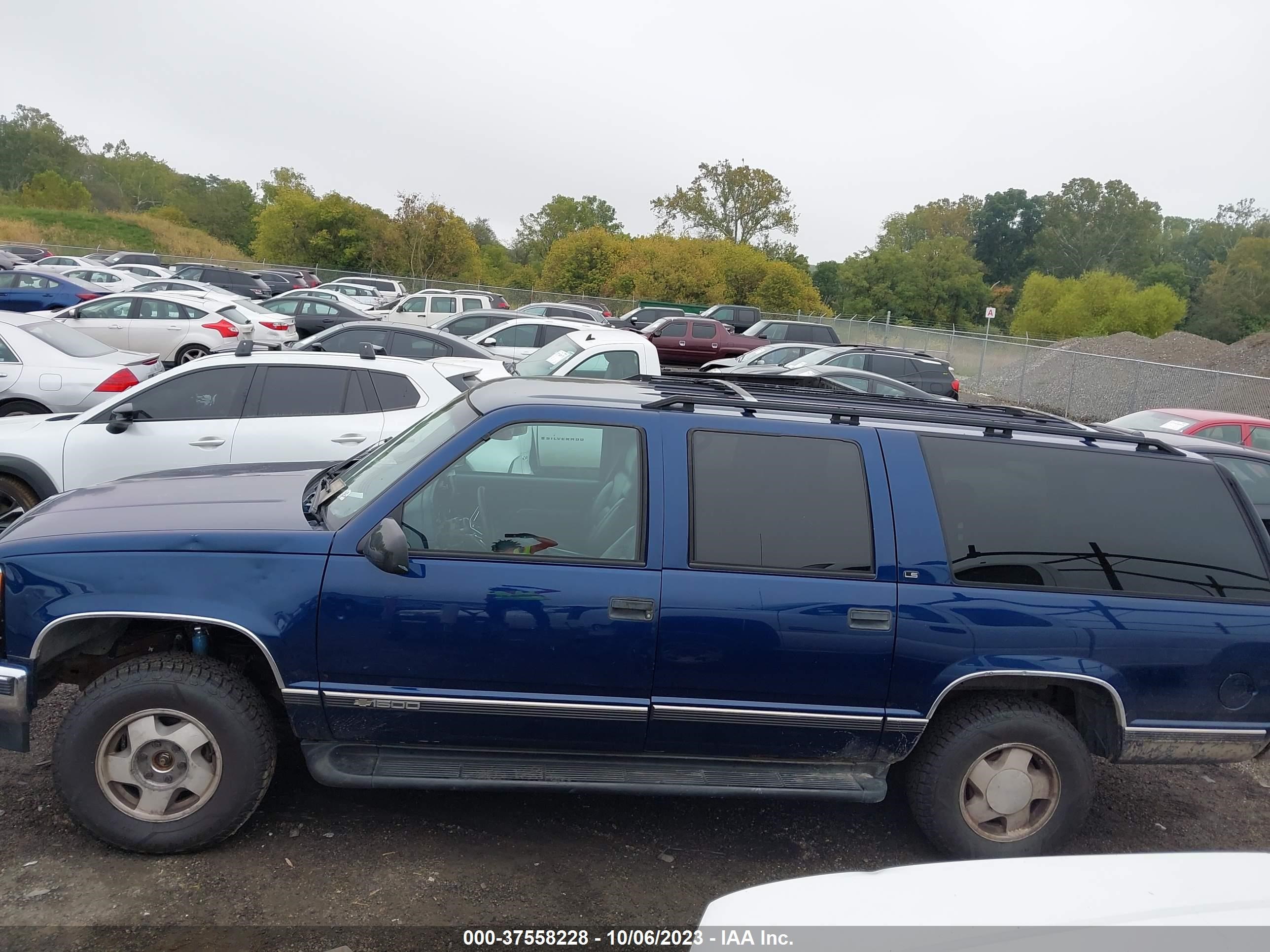 Photo 13 VIN: 3GNFK16R0VG141032 - CHEVROLET SUBURBAN 