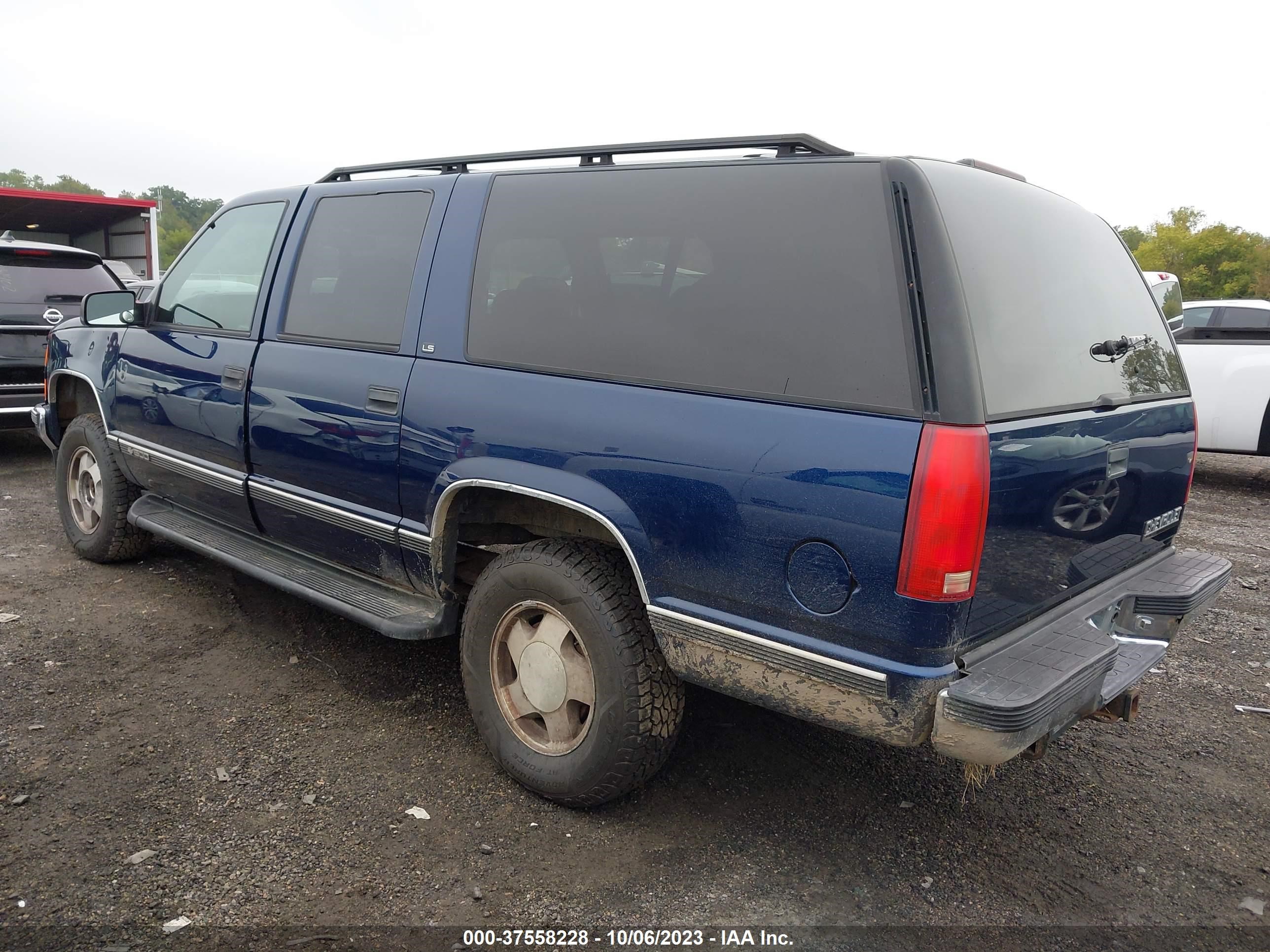 Photo 2 VIN: 3GNFK16R0VG141032 - CHEVROLET SUBURBAN 