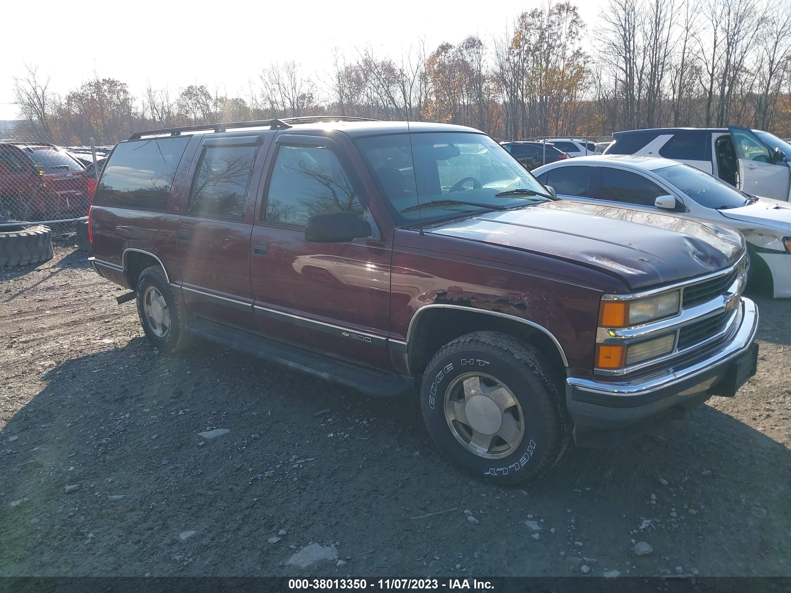 Photo 0 VIN: 3GNFK16R0XG242056 - CHEVROLET SUBURBAN 