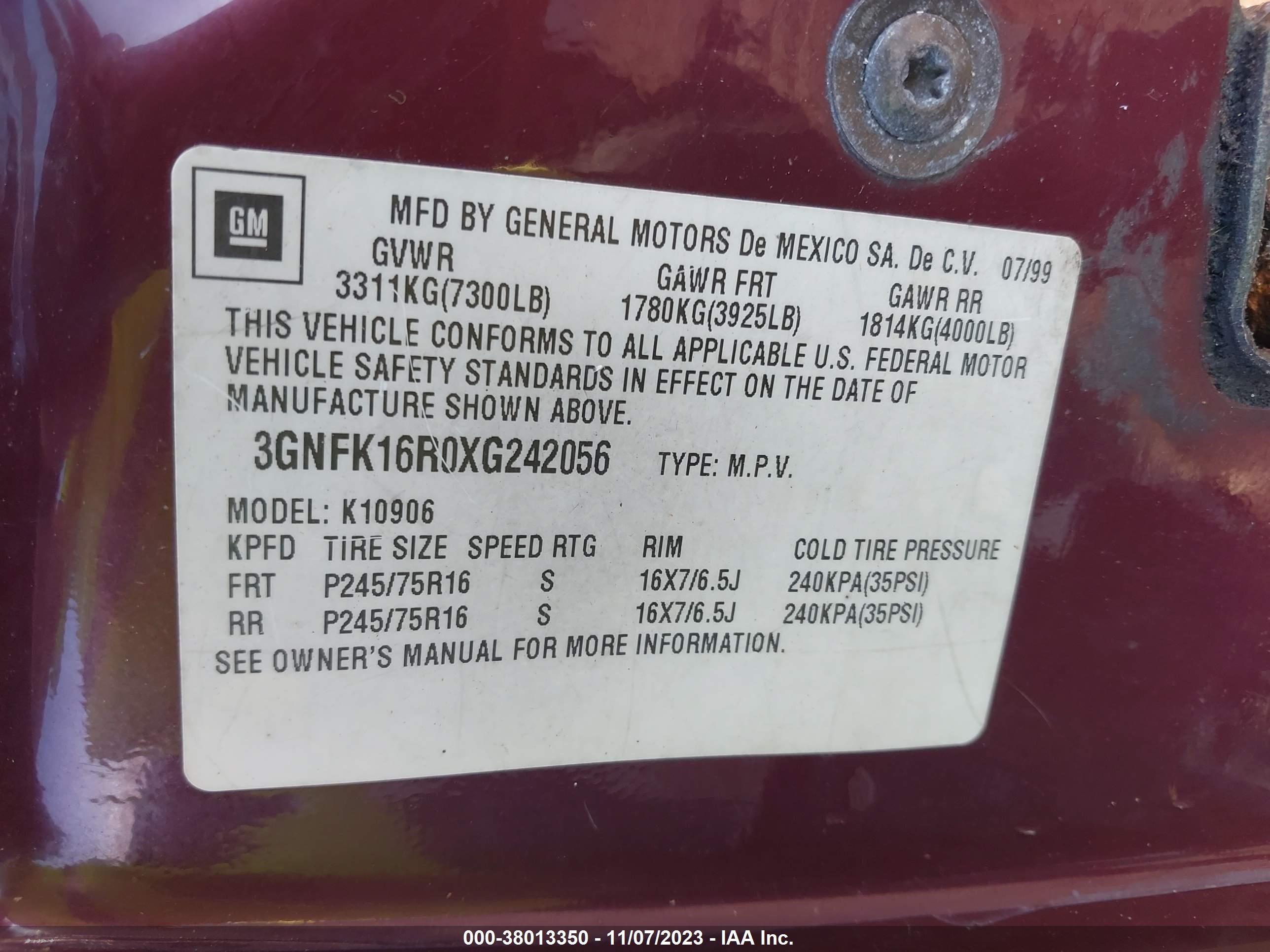 Photo 8 VIN: 3GNFK16R0XG242056 - CHEVROLET SUBURBAN 