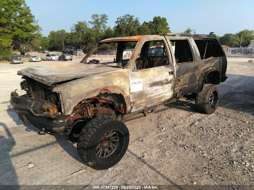 Photo 1 VIN: 3GNFK16R4XG119165 - CHEVROLET SUBURBAN 