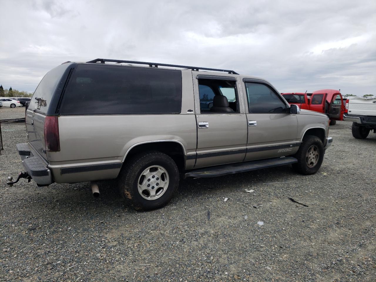 Photo 2 VIN: 3GNFK16R7WG149095 - CHEVROLET SUBURBAN 