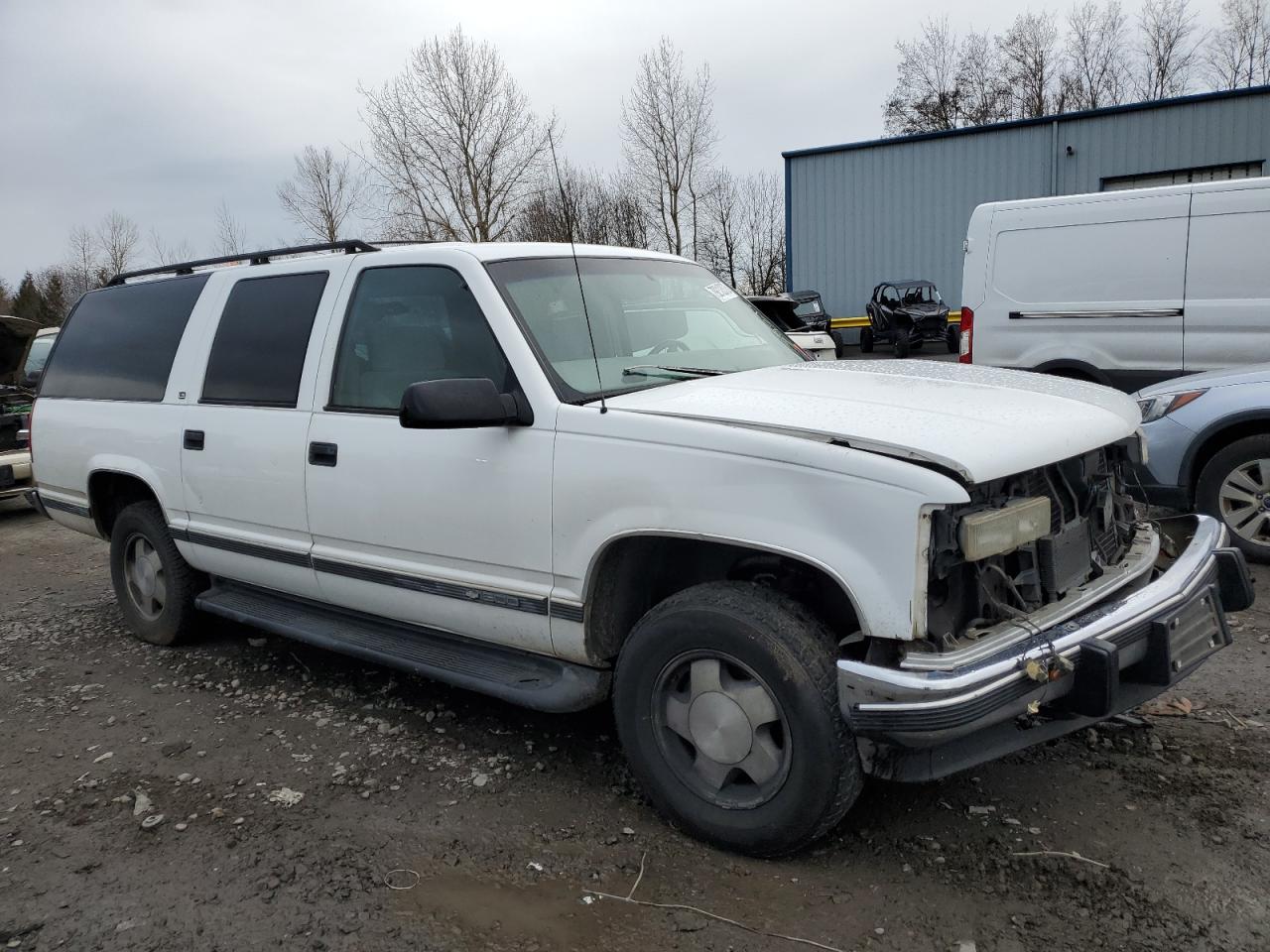 Photo 3 VIN: 3GNFK16RXVG168979 - CHEVROLET SUBURBAN 