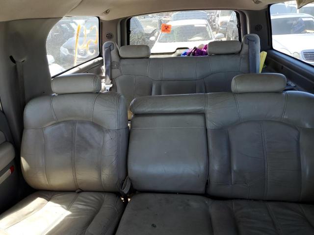 Photo 9 VIN: 3GNFK16T4YG199242 - CHEVROLET SUBURBAN 