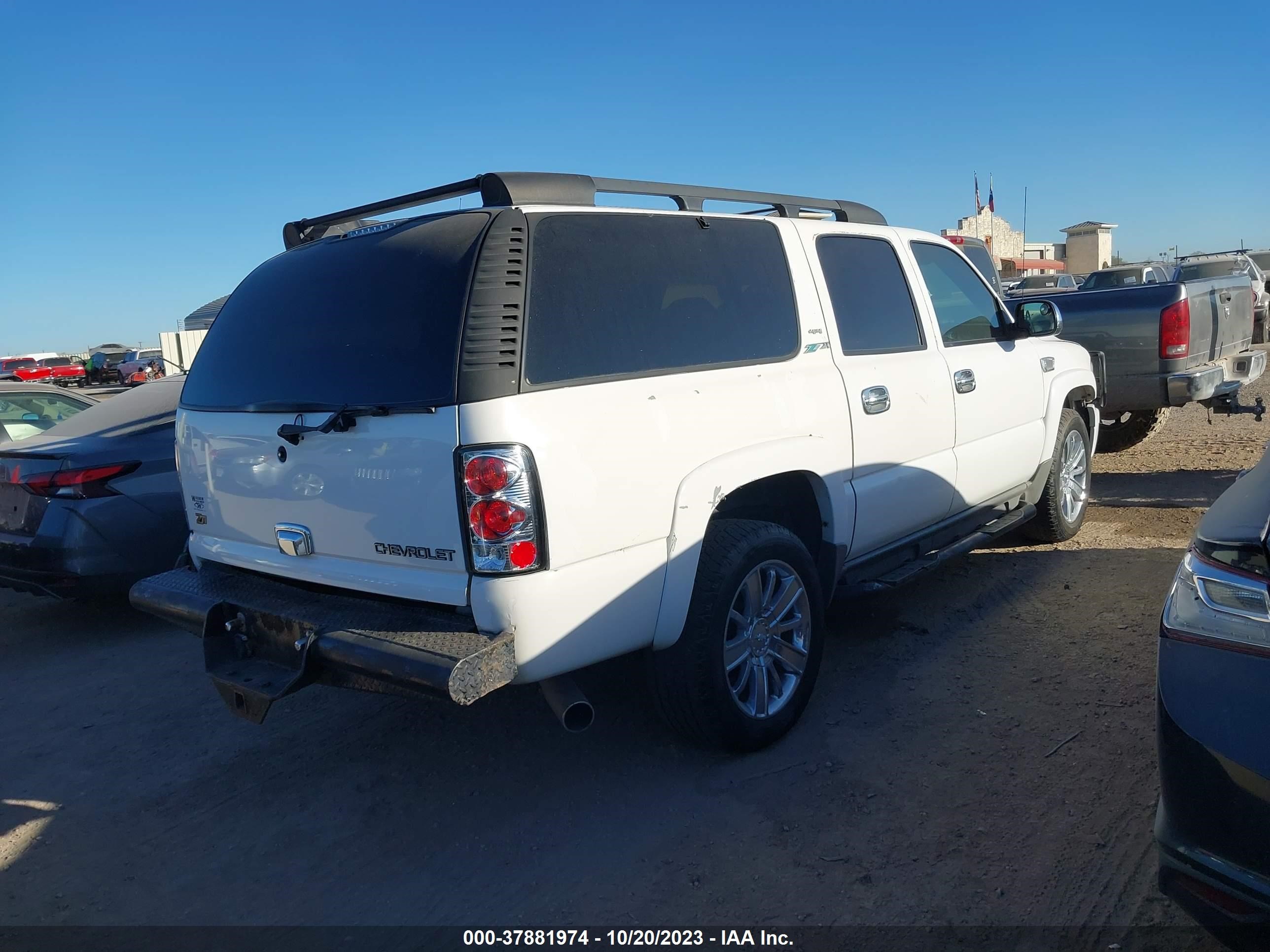 Photo 3 VIN: 3GNFK16T91G281585 - CHEVROLET SUBURBAN 