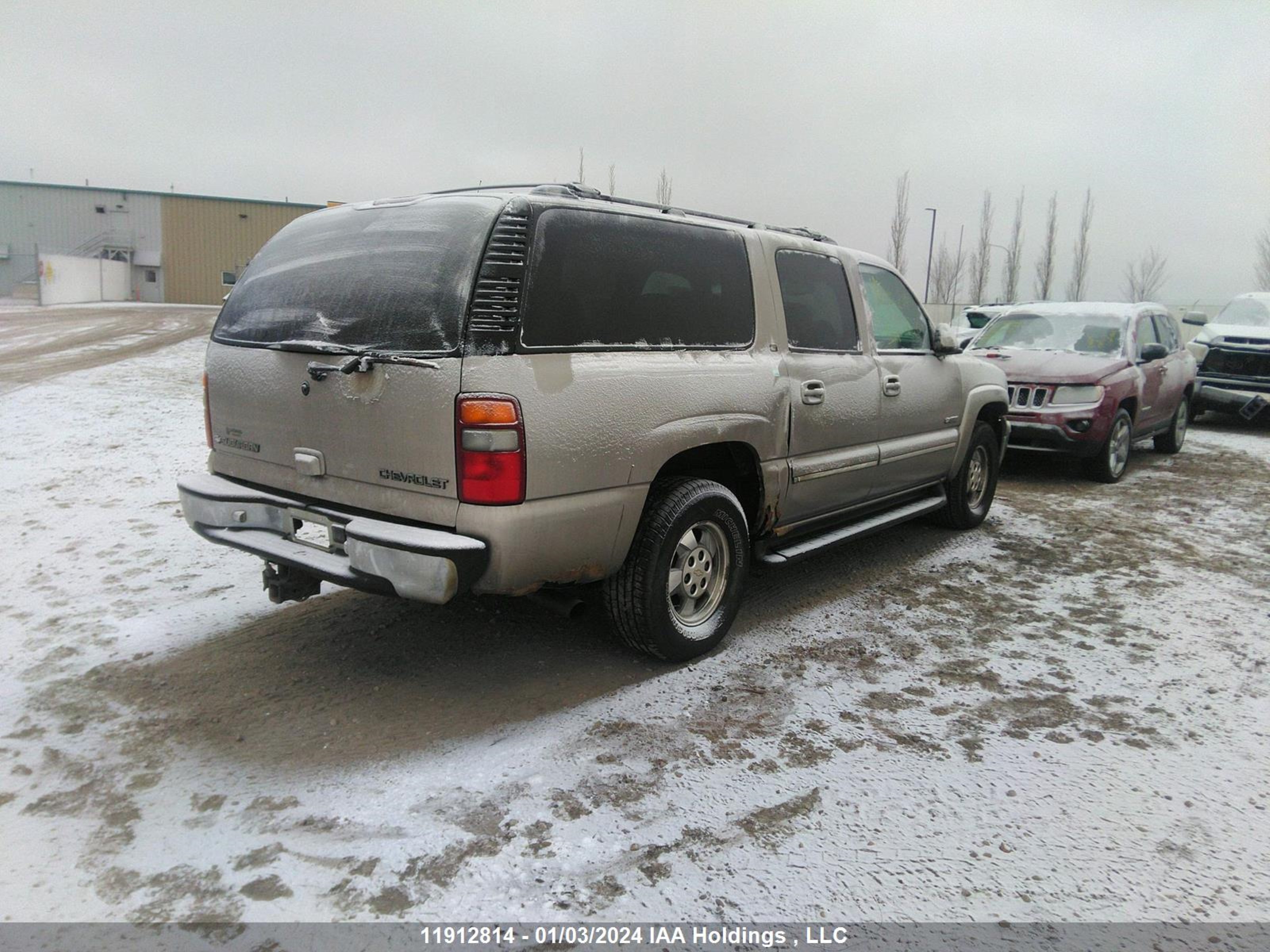 Photo 3 VIN: 3GNFK16T9YG174515 - CHEVROLET SUBURBAN 