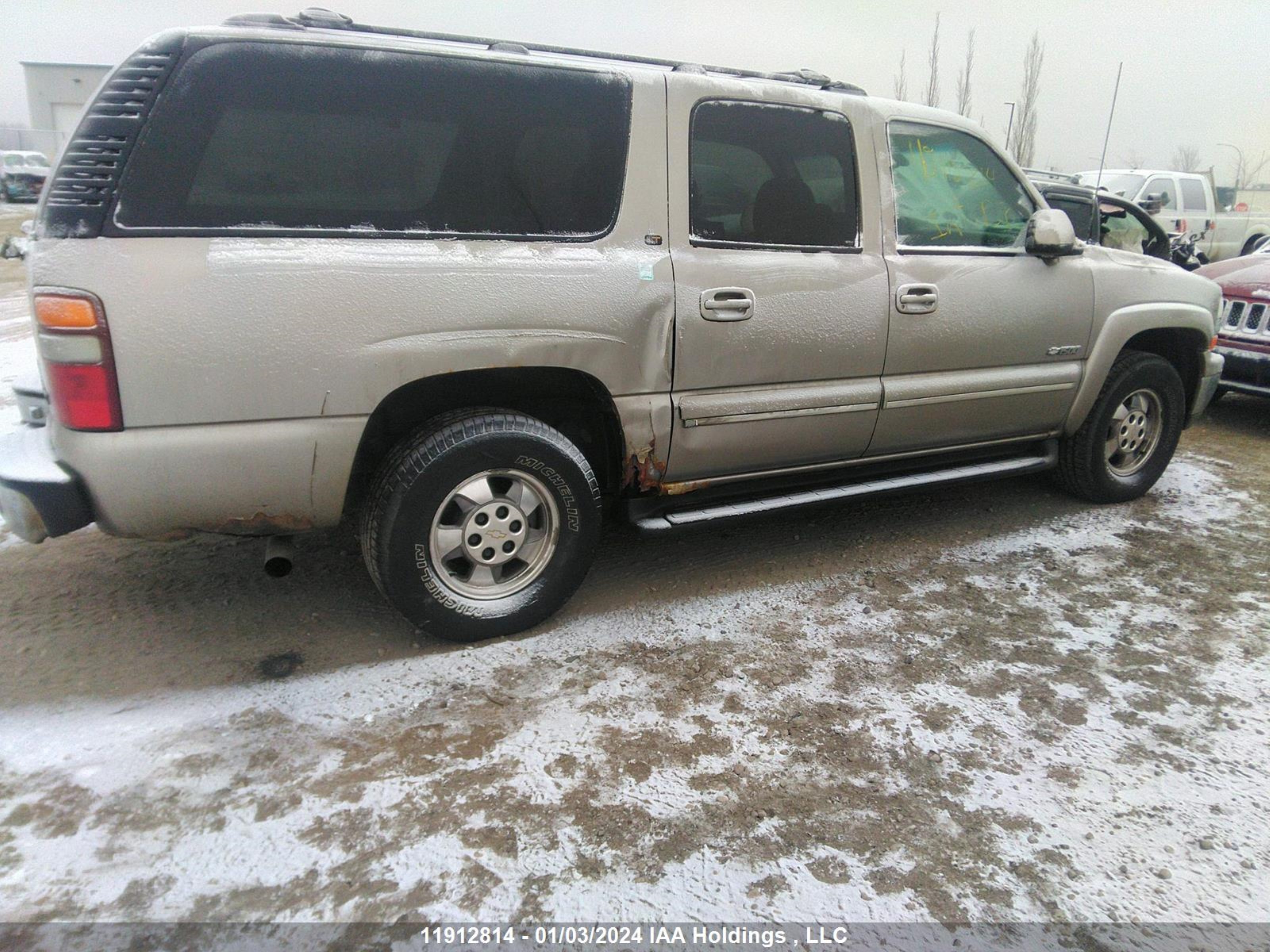 Photo 5 VIN: 3GNFK16T9YG174515 - CHEVROLET SUBURBAN 