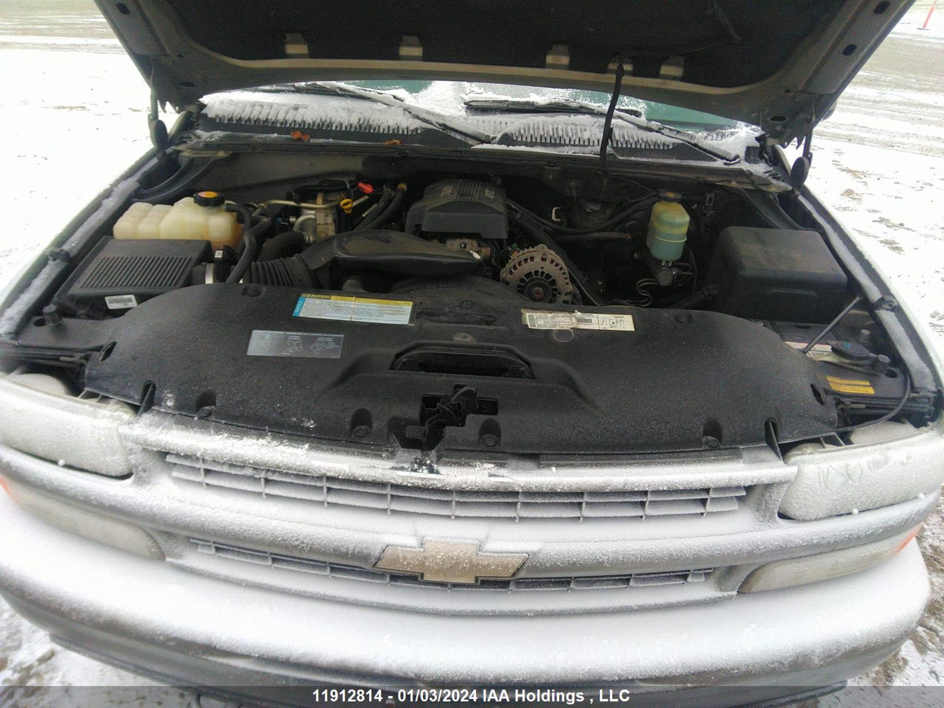 Photo 9 VIN: 3GNFK16T9YG174515 - CHEVROLET SUBURBAN 