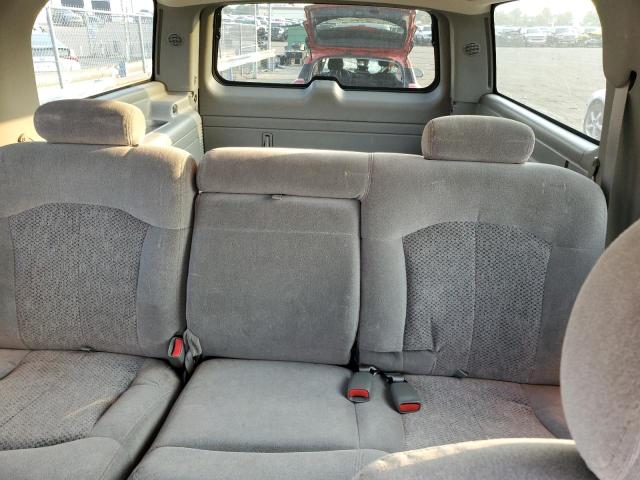 Photo 9 VIN: 3GNFK16TXYG173714 - CHEVROLET SUBURBAN 