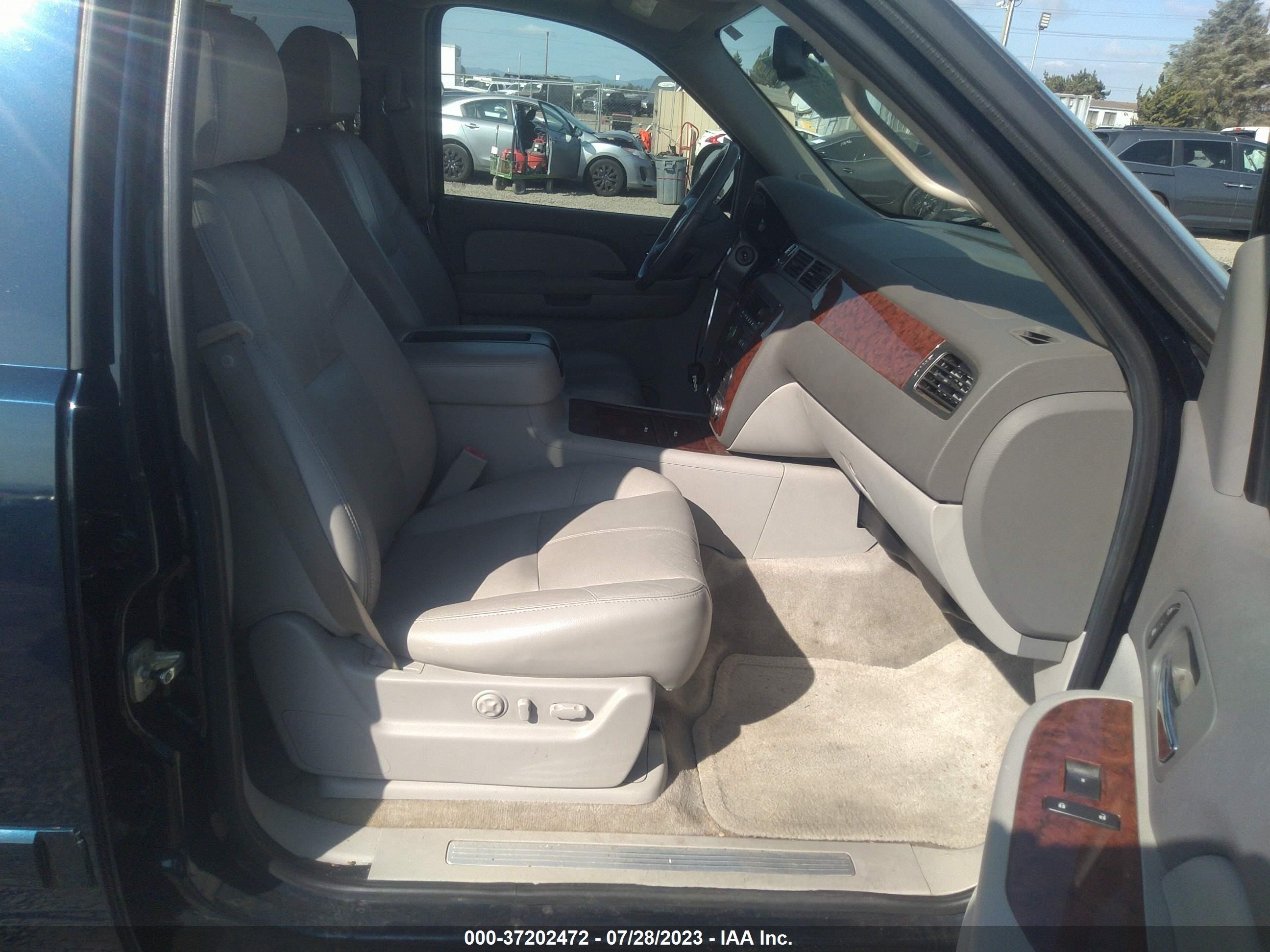 Photo 4 VIN: 3GNFK16Y97G232536 - CHEVROLET SUBURBAN 