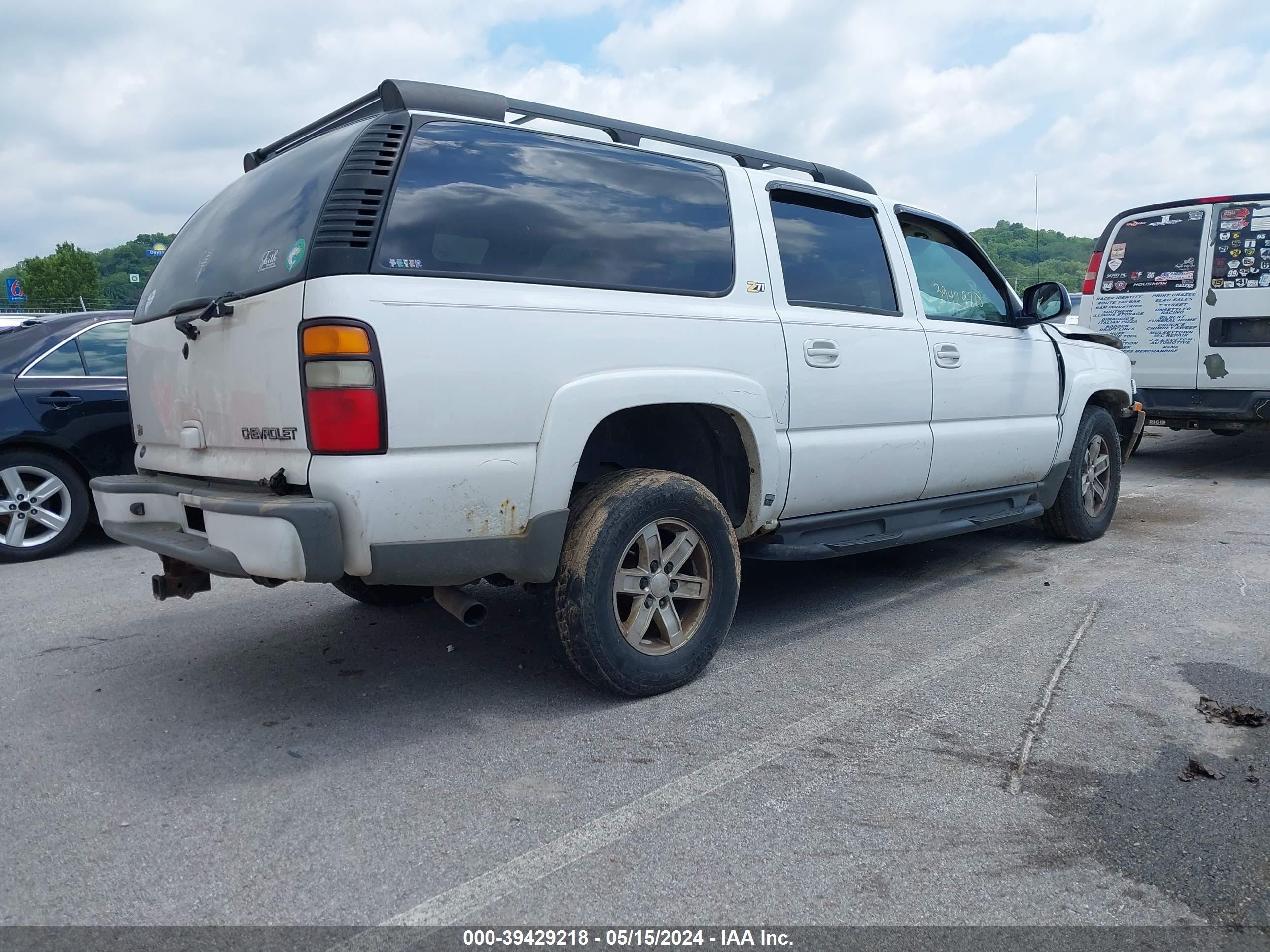 Photo 3 VIN: 3GNFK16Z14G217498 - CHEVROLET SUBURBAN 