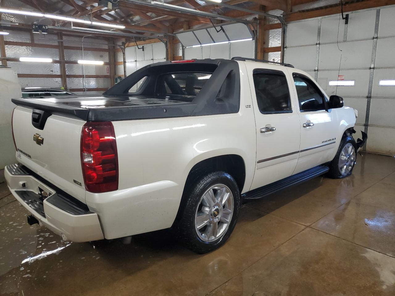 Photo 2 VIN: 3GNFK32049G230773 - CHEVROLET AVALANCHE 