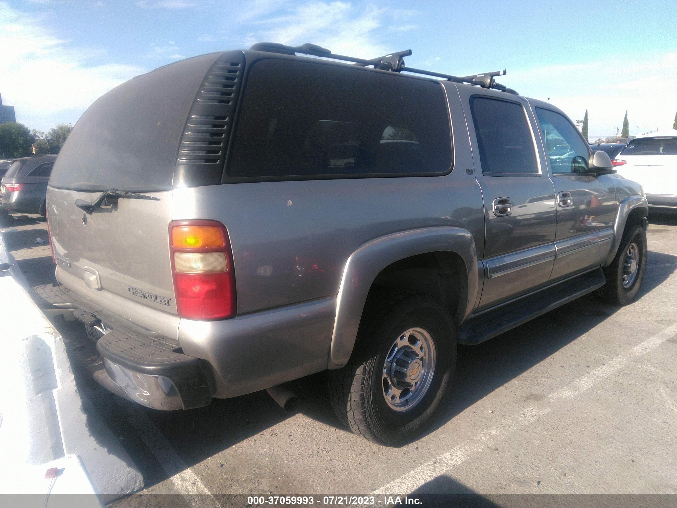 Photo 3 VIN: 3GNGC26G92G232995 - CHEVROLET SUBURBAN 