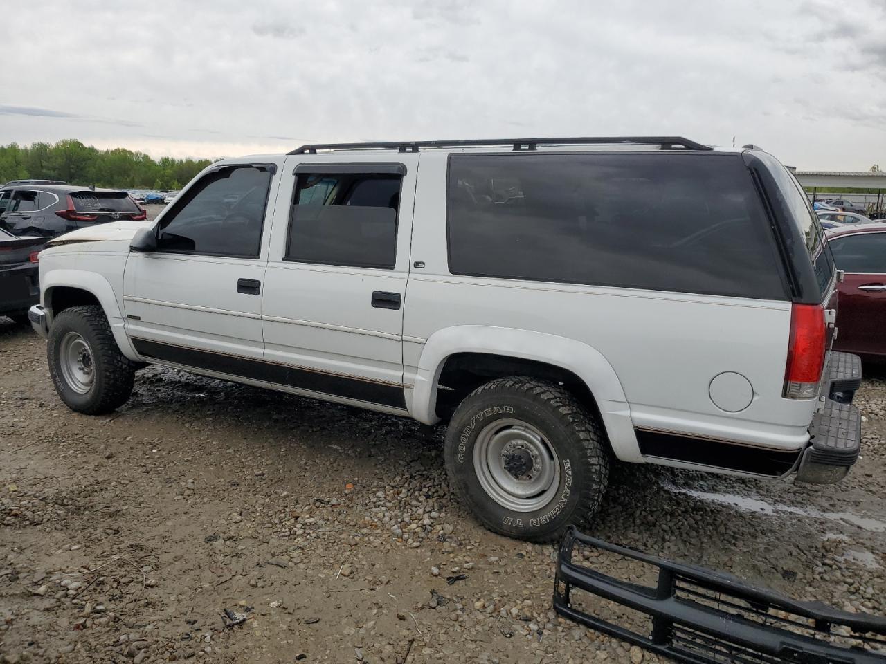 Photo 1 VIN: 3GNGK26F1WG102516 - CHEVROLET SUBURBAN 