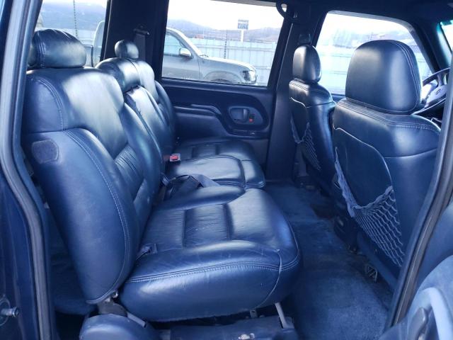 Photo 9 VIN: 3GNGK26J2XG109707 - CHEVROLET SUBURBAN 