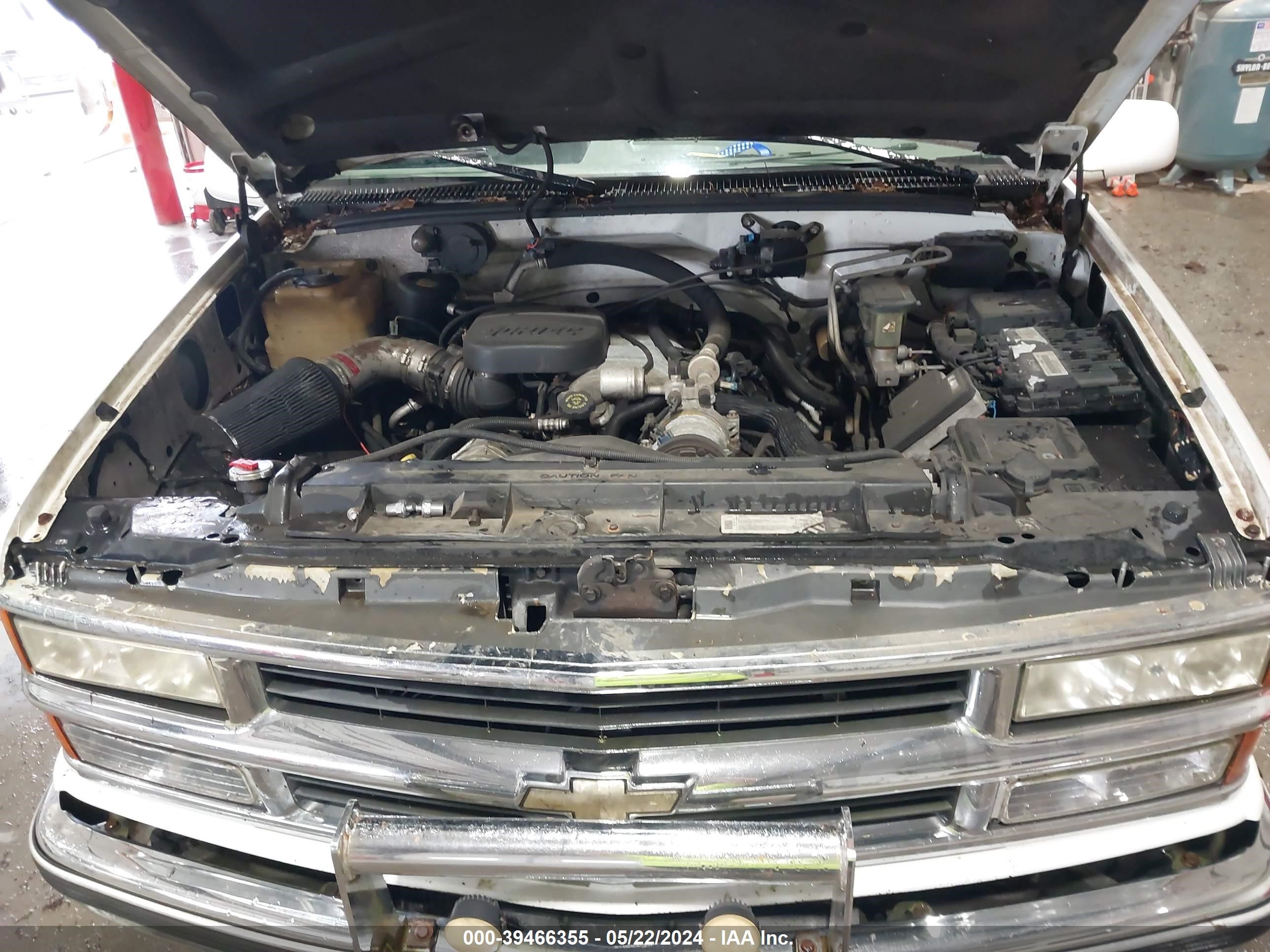 Photo 9 VIN: 3GNGK26J5TG118086 - CHEVROLET SUBURBAN 