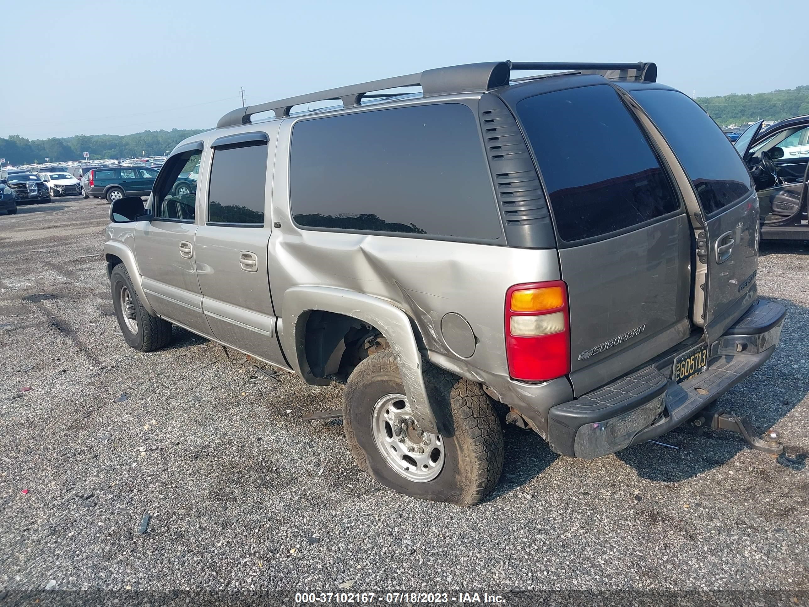 Photo 2 VIN: 3GNGK26U21G138819 - CHEVROLET SUBURBAN 