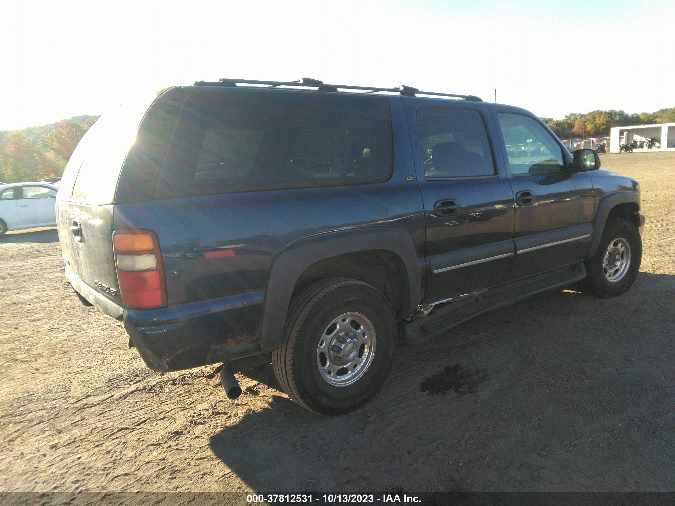 Photo 3 VIN: 3GNGK26U22G259609 - CHEVROLET SUBURBAN 