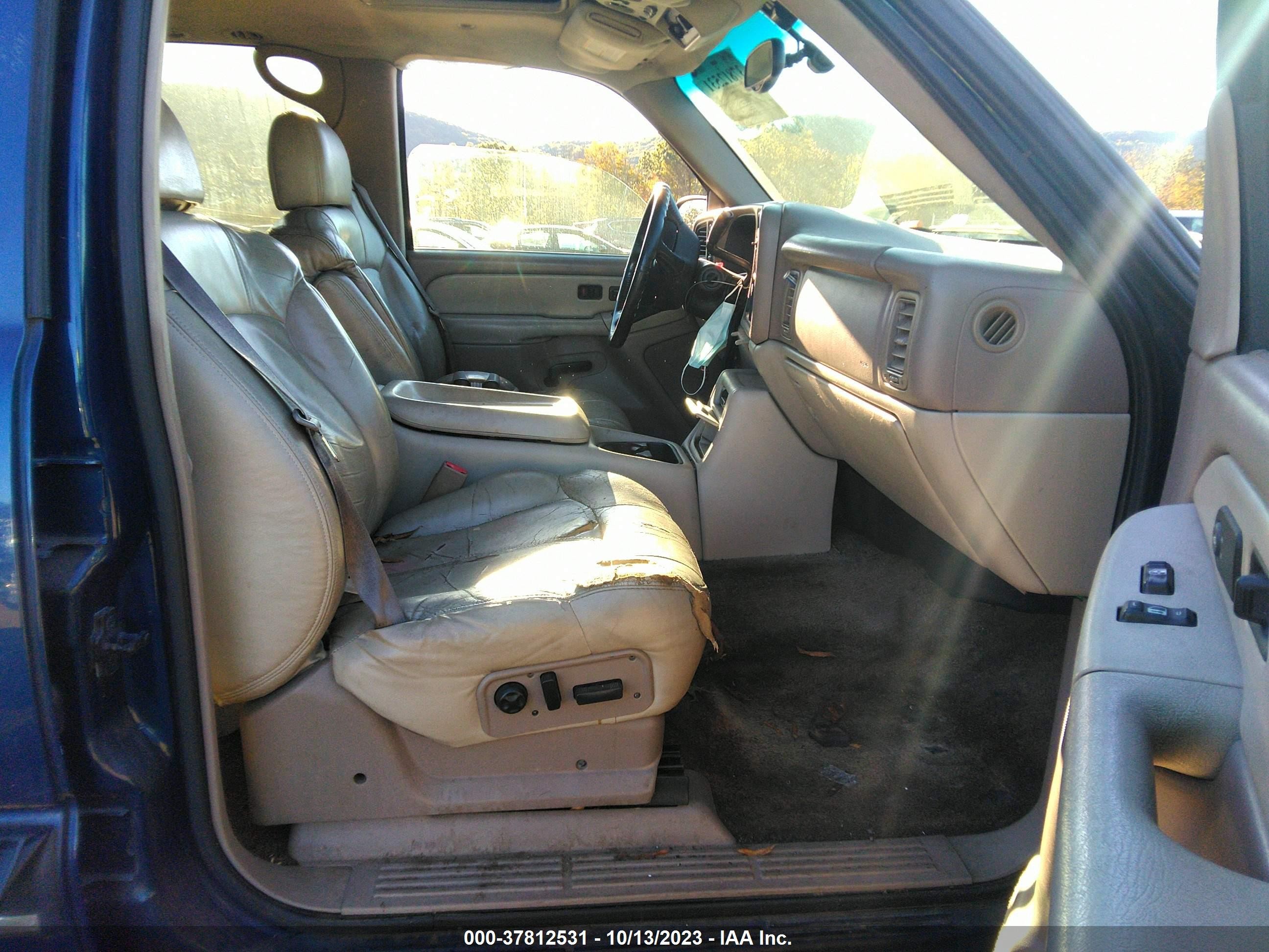 Photo 4 VIN: 3GNGK26U22G259609 - CHEVROLET SUBURBAN 