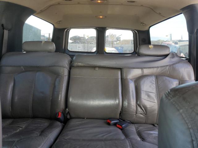 Photo 9 VIN: 3GNGK26U2YG222505 - CHEVROLET SUBURBAN K 